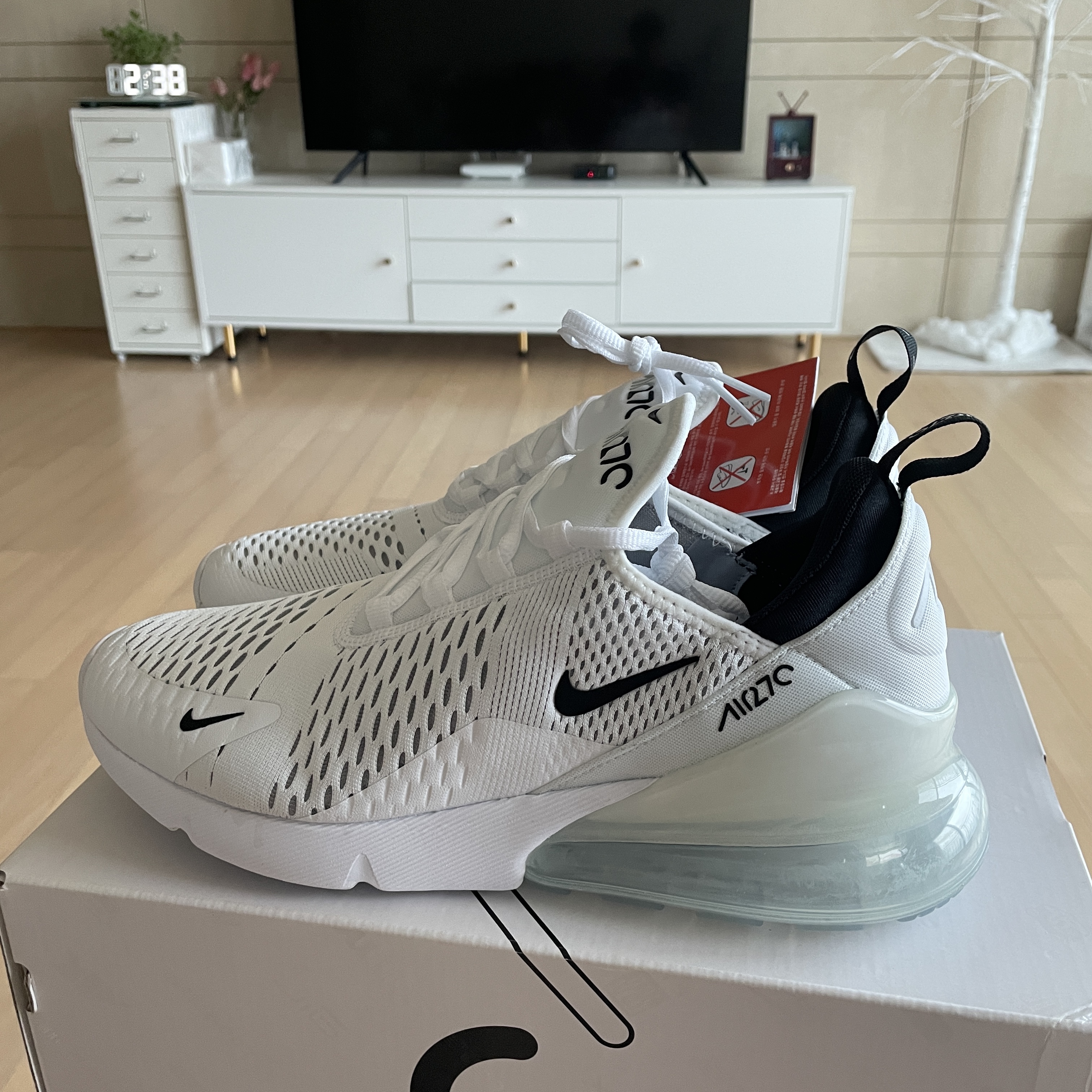 Nike Air Max 270 White Black 착용 스타일 - 3