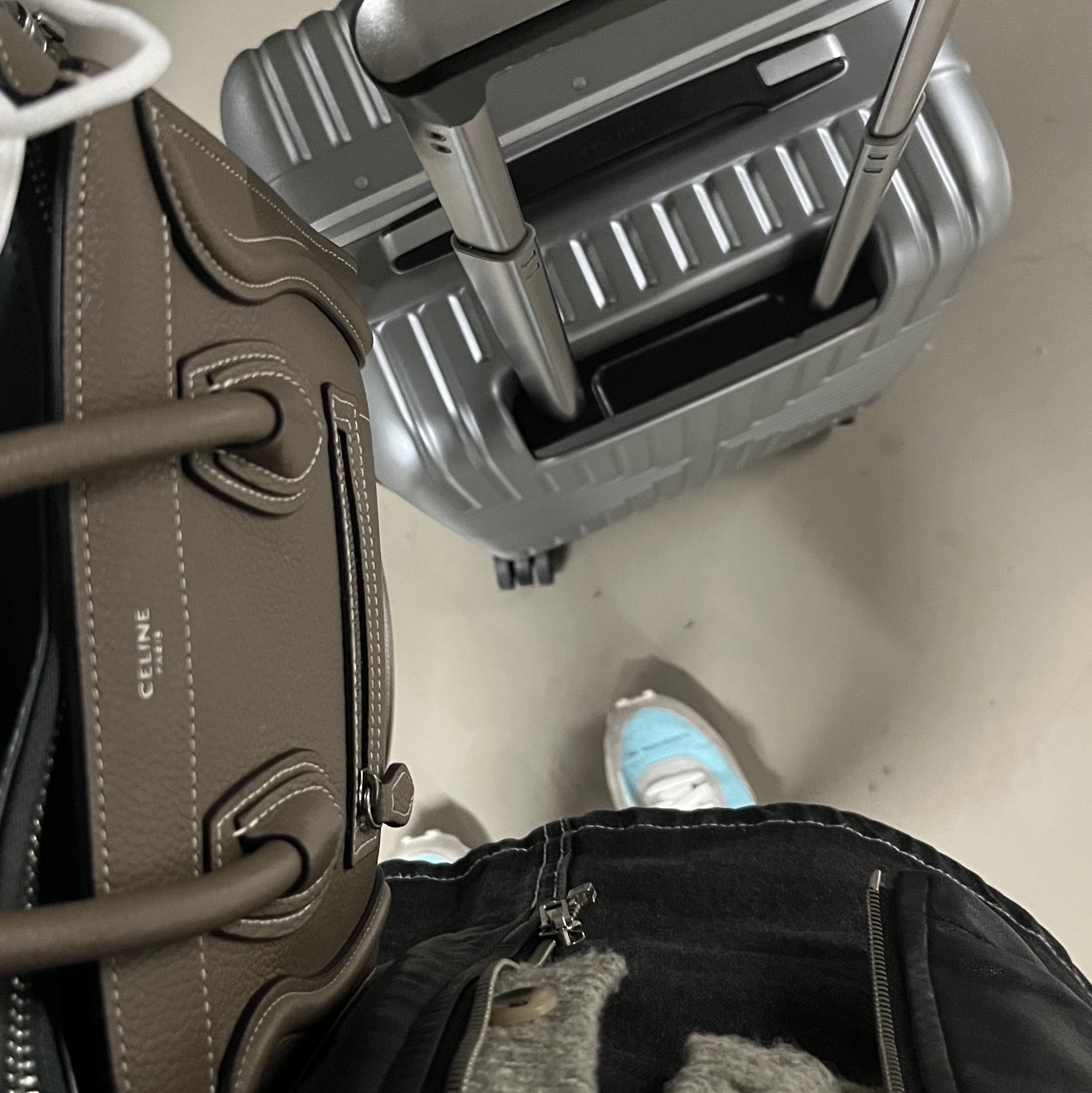 Celine Nano Luggage Bag in Drummed Calfskin Souris 착용 스타일 - 1
