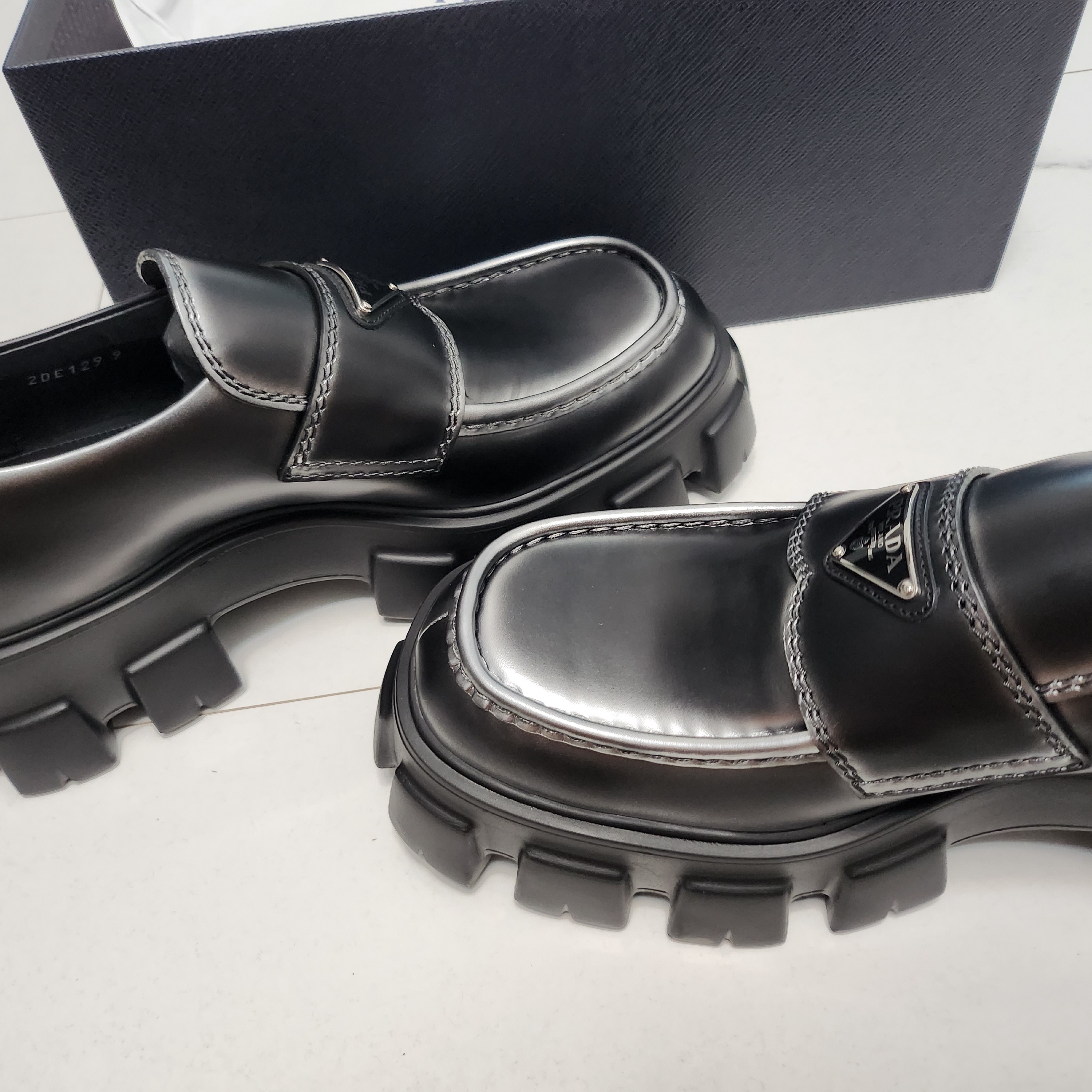 Prada Monolith Nuanced Brushed Leather Loafers Black Silver 착용 스타일 - 1