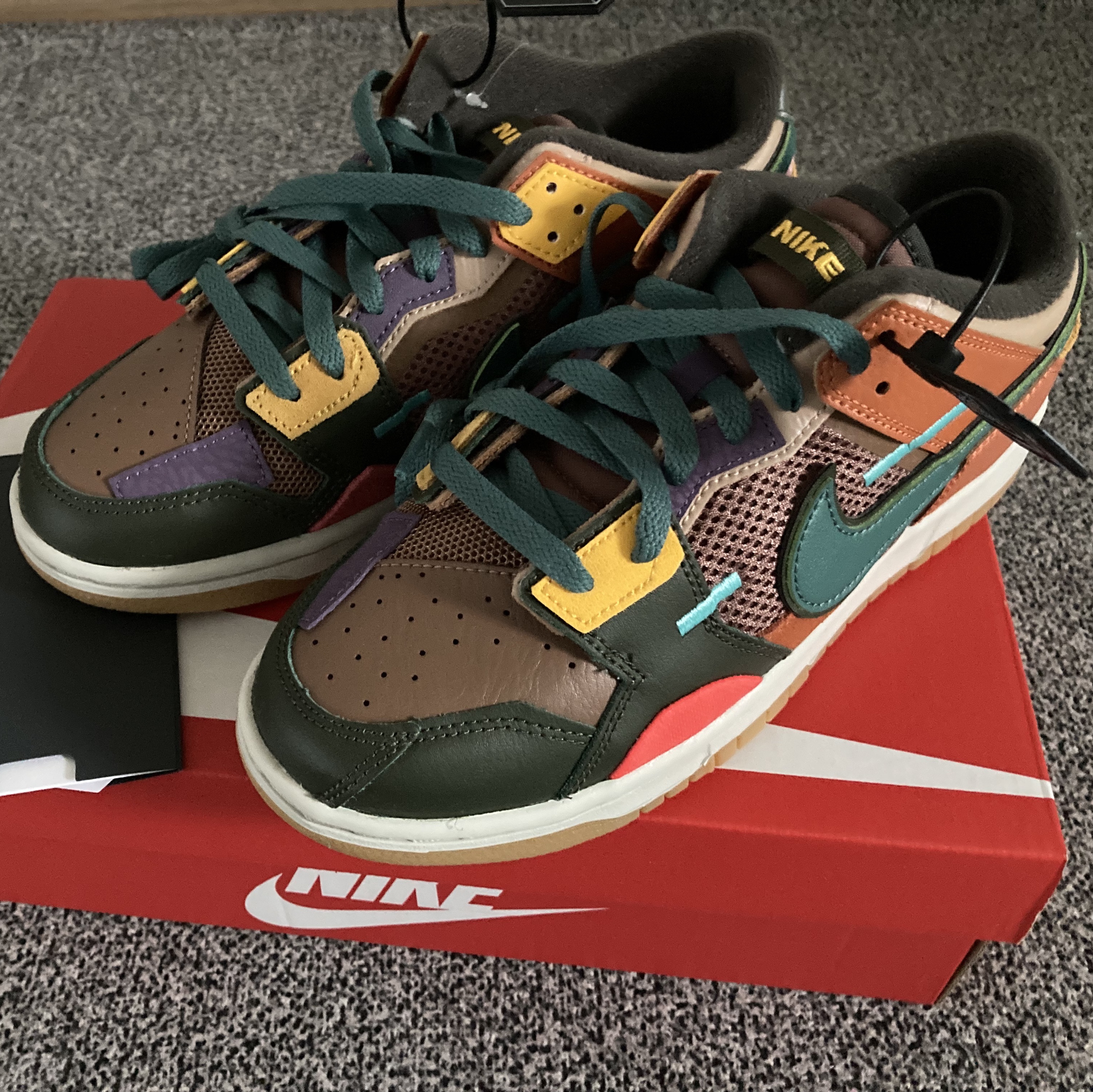 Nike Dunk Scrap Archeo Brown 착용 스타일