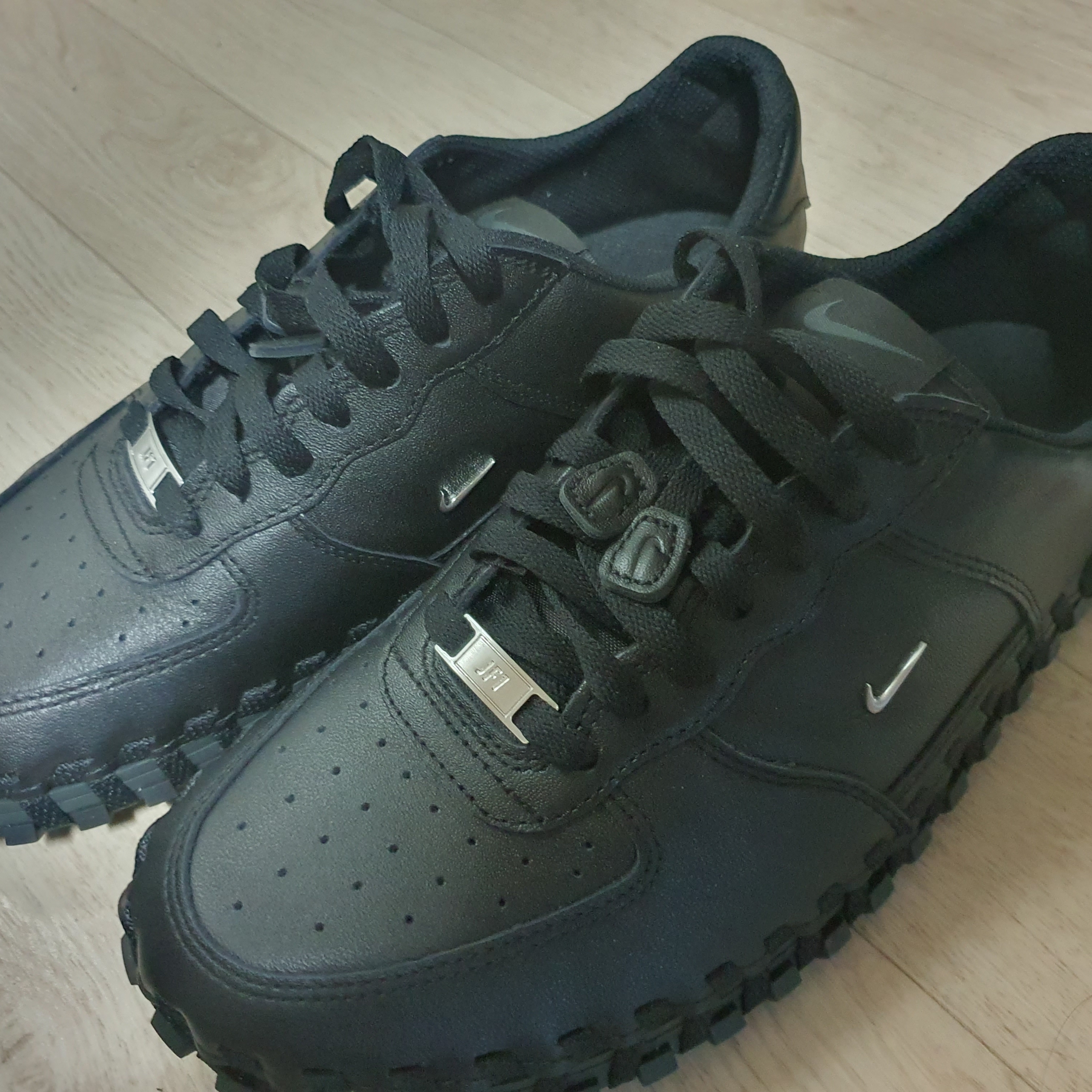 Nike x Jacquemus J Force 1 Low LX SP Black 착용 스타일 - 2