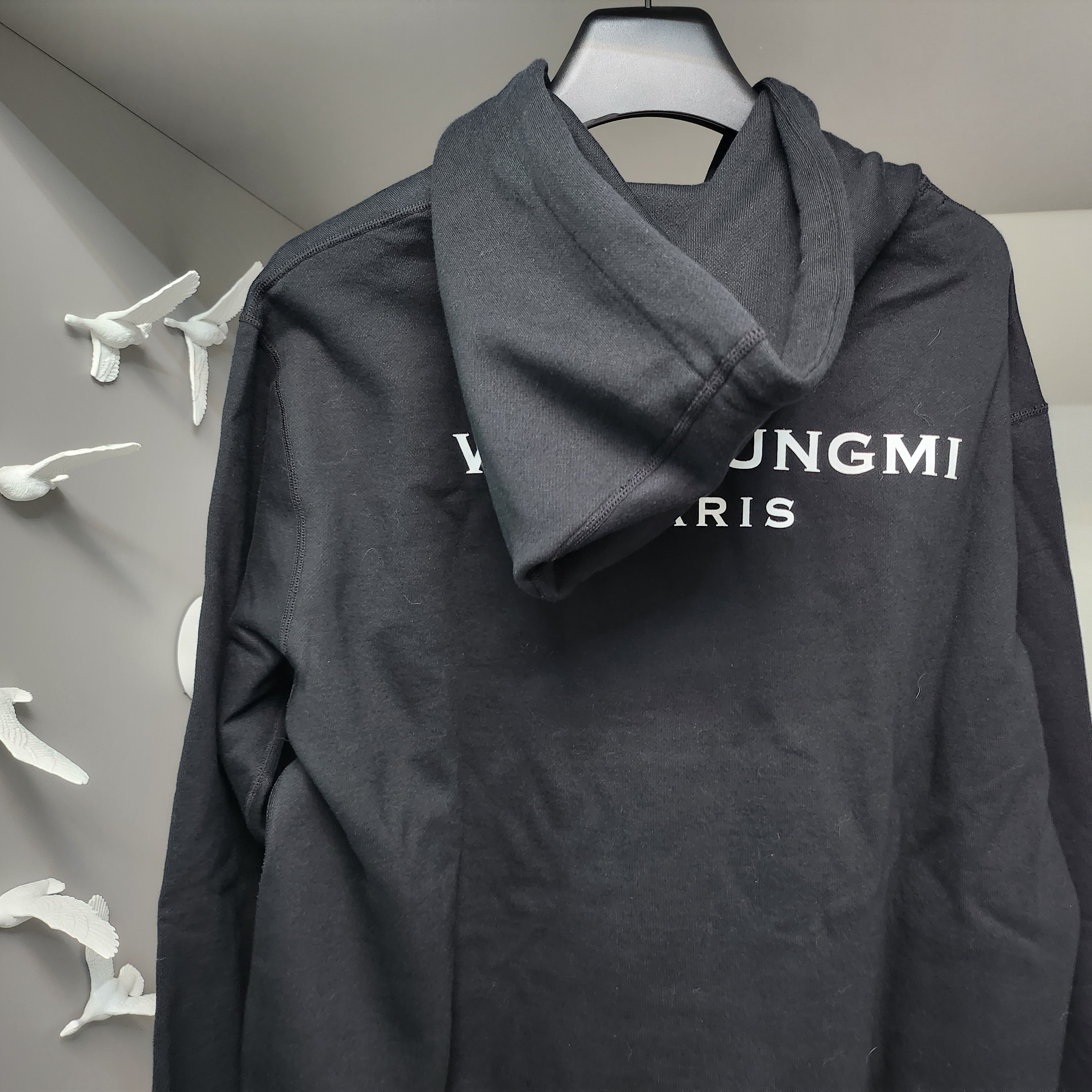 Wooyoungmi Cotton Back Logo Hooded Sweatshirt Black - 23SS 착용 스타일 - 2