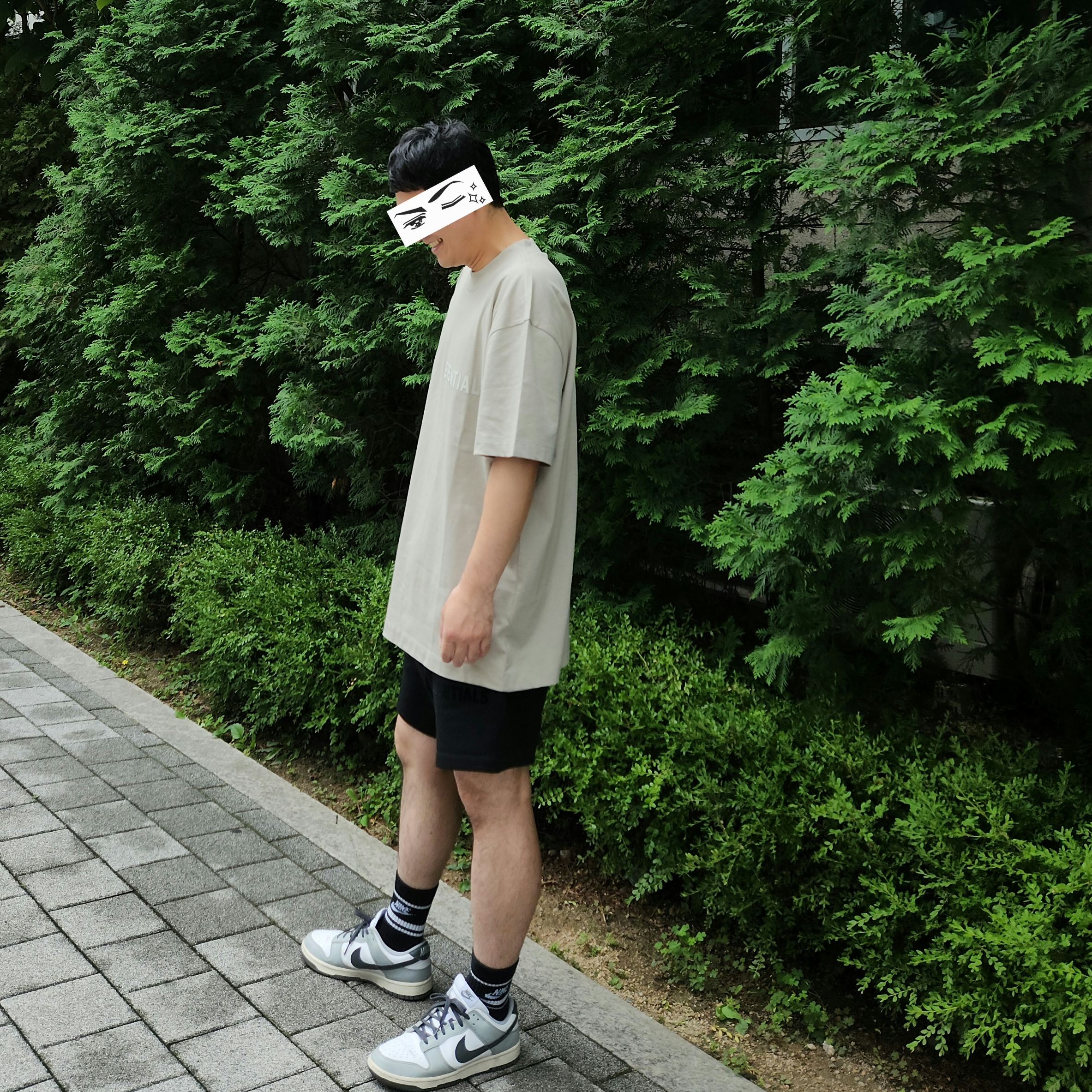(W) Nike Dunk Low Light Smoke Grey, Essentials The Black Collection Sweatshorts Black - 23SS 착용 스타일 - 1