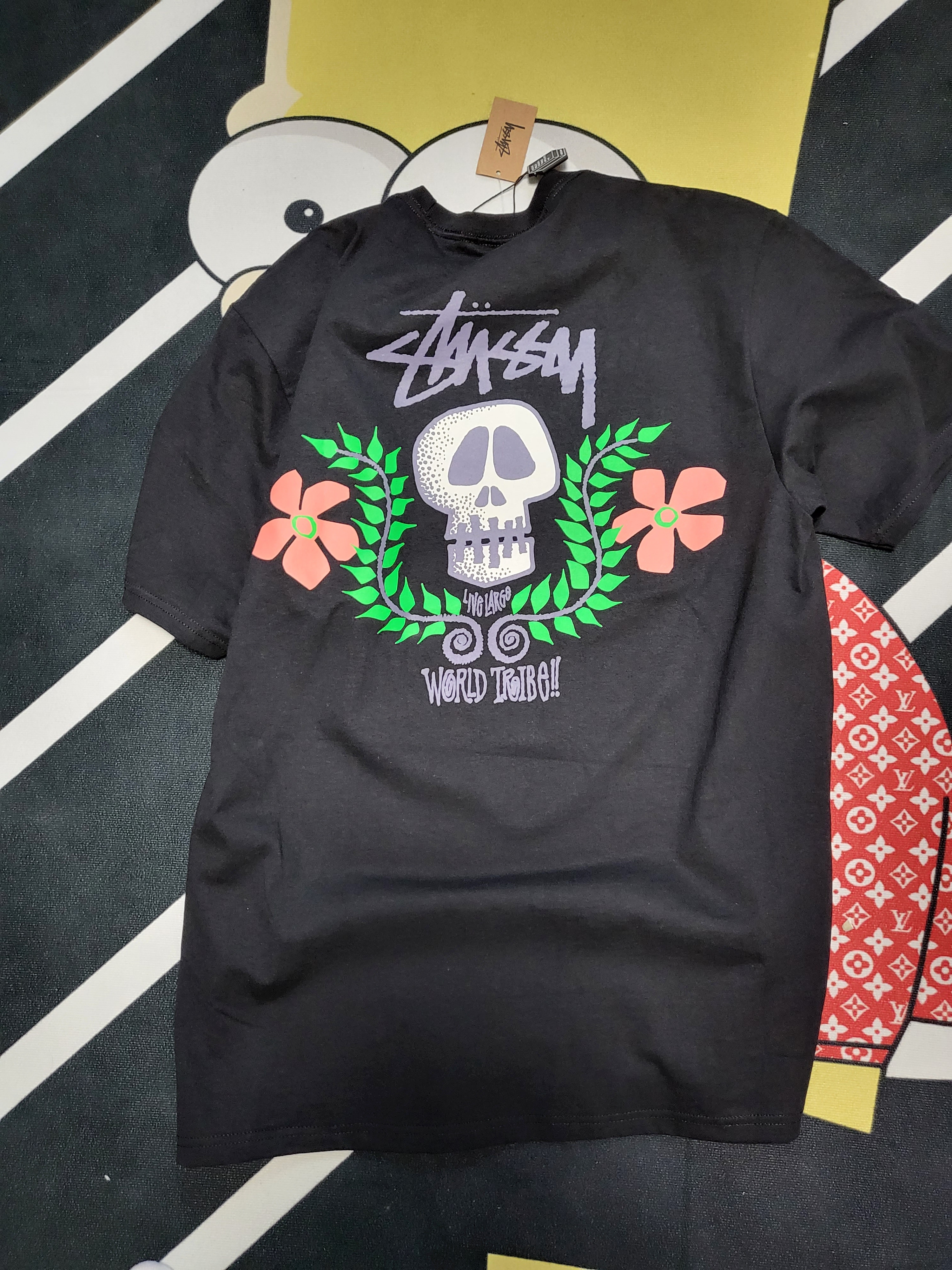 Stussy Skull Crest T-Shirt Black 착용 스타일