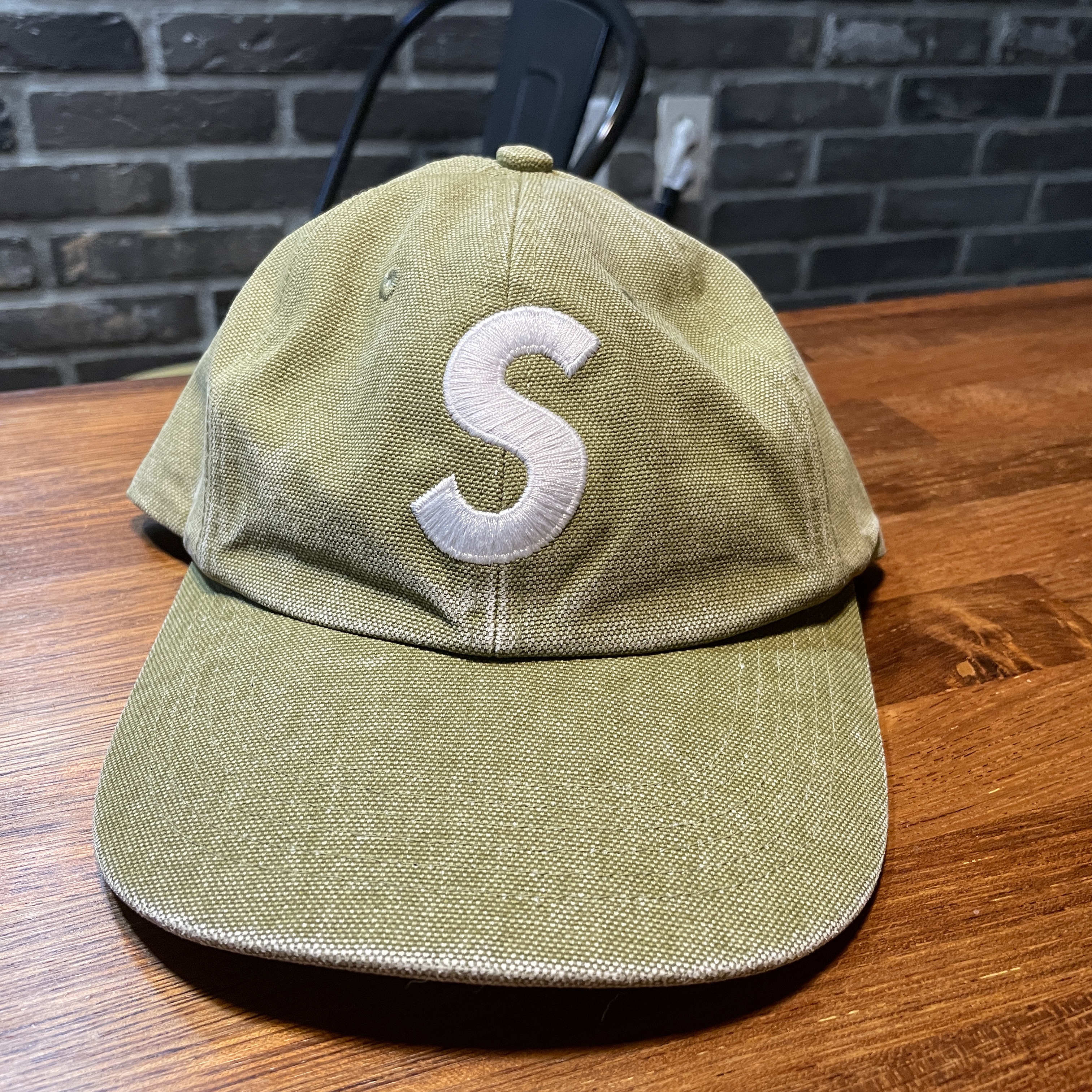 Supreme Pigment Canvas S Logo 6-Panel Olive - 23SS 착용 스타일