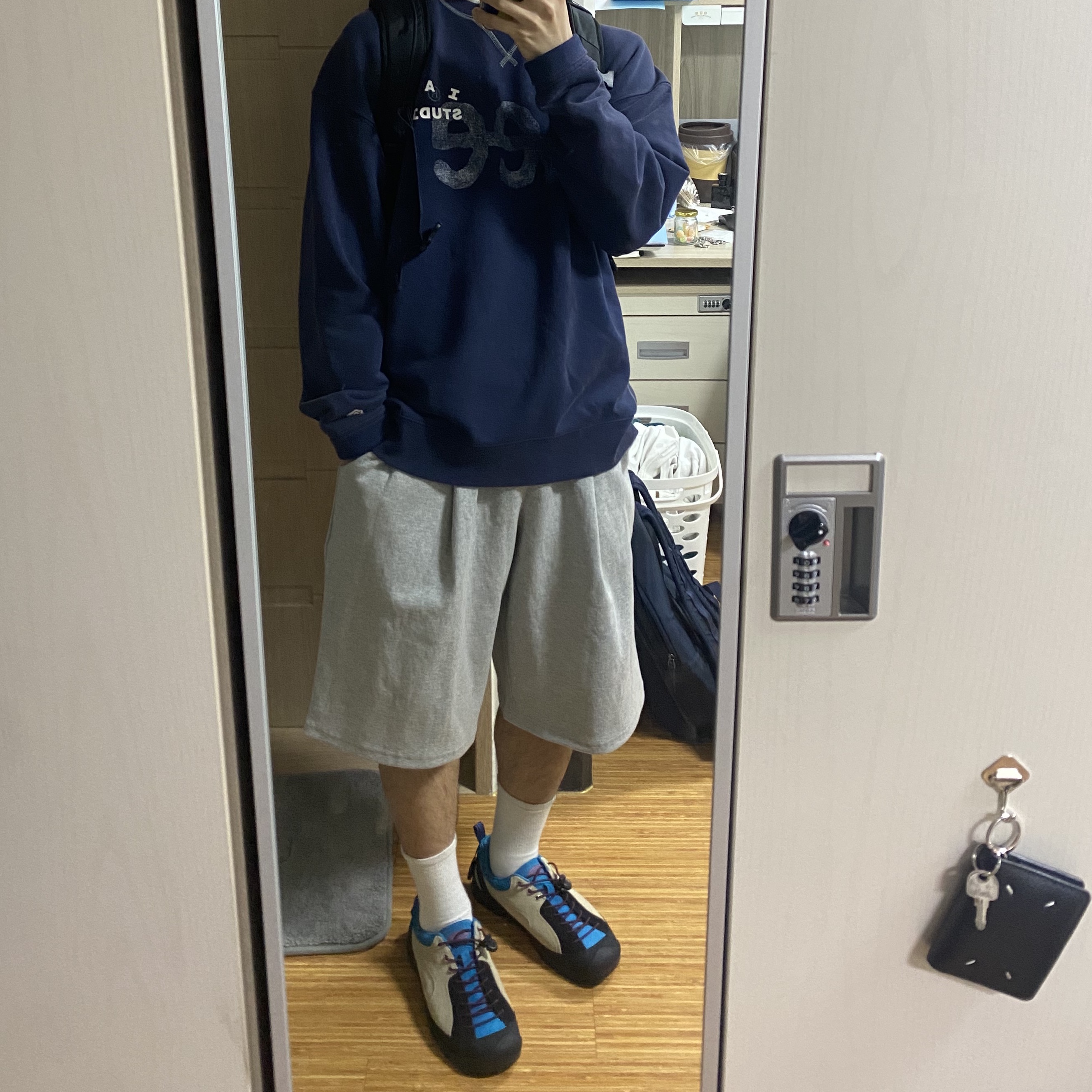 Keen Jasper Rocks SP Sneakers Beige, Maison Margiela Keyring Wallet Black 착용 스타일