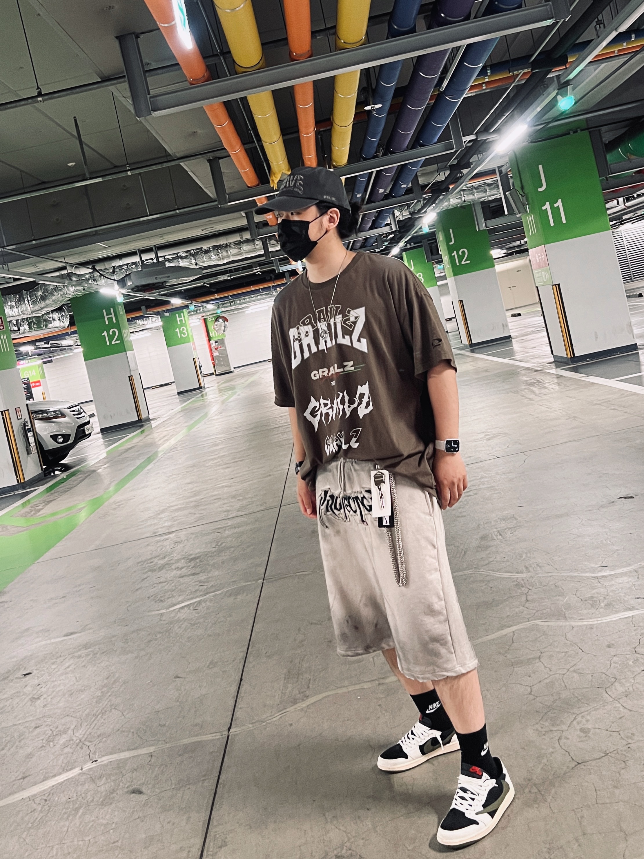 (W) Jordan 1 x Travis Scott Retro Low OG SP Medium Olive, Project G/R Furious Logo Applique Shorts Grey - 10 Corso Como Exclusive 착용 스타일 - 3
