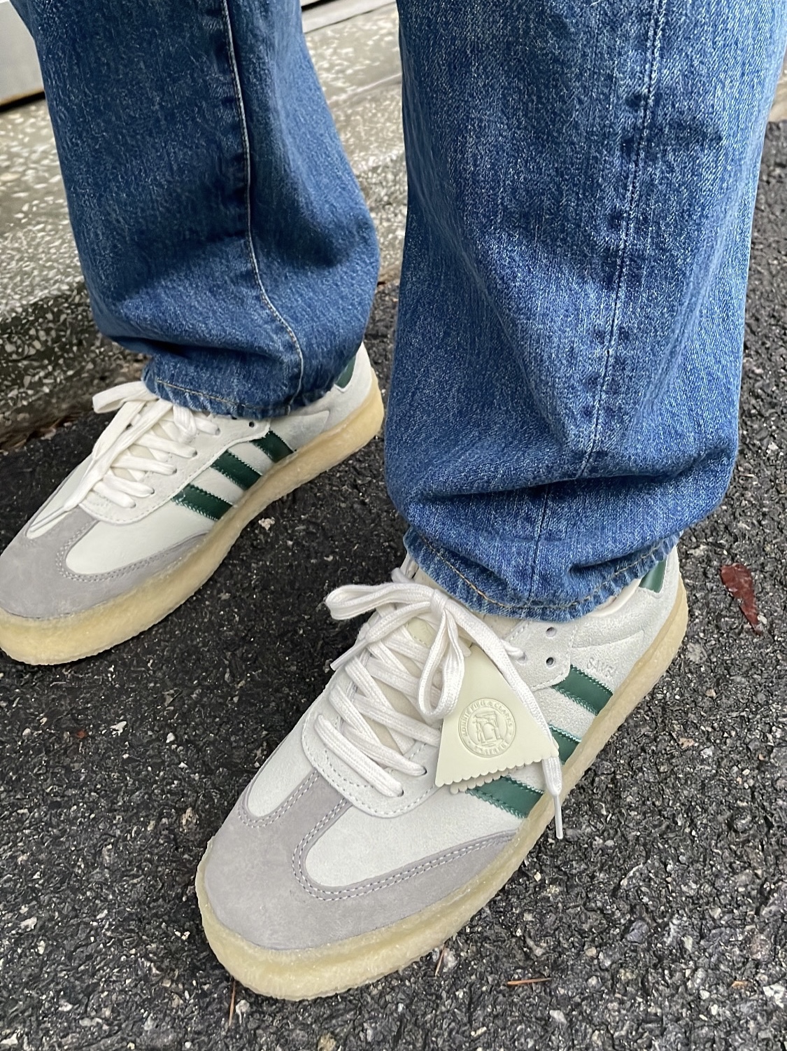 Adidas x Clarks x Ronnie Fieg 8th Street Samba Chalk White Green 착용 스타일