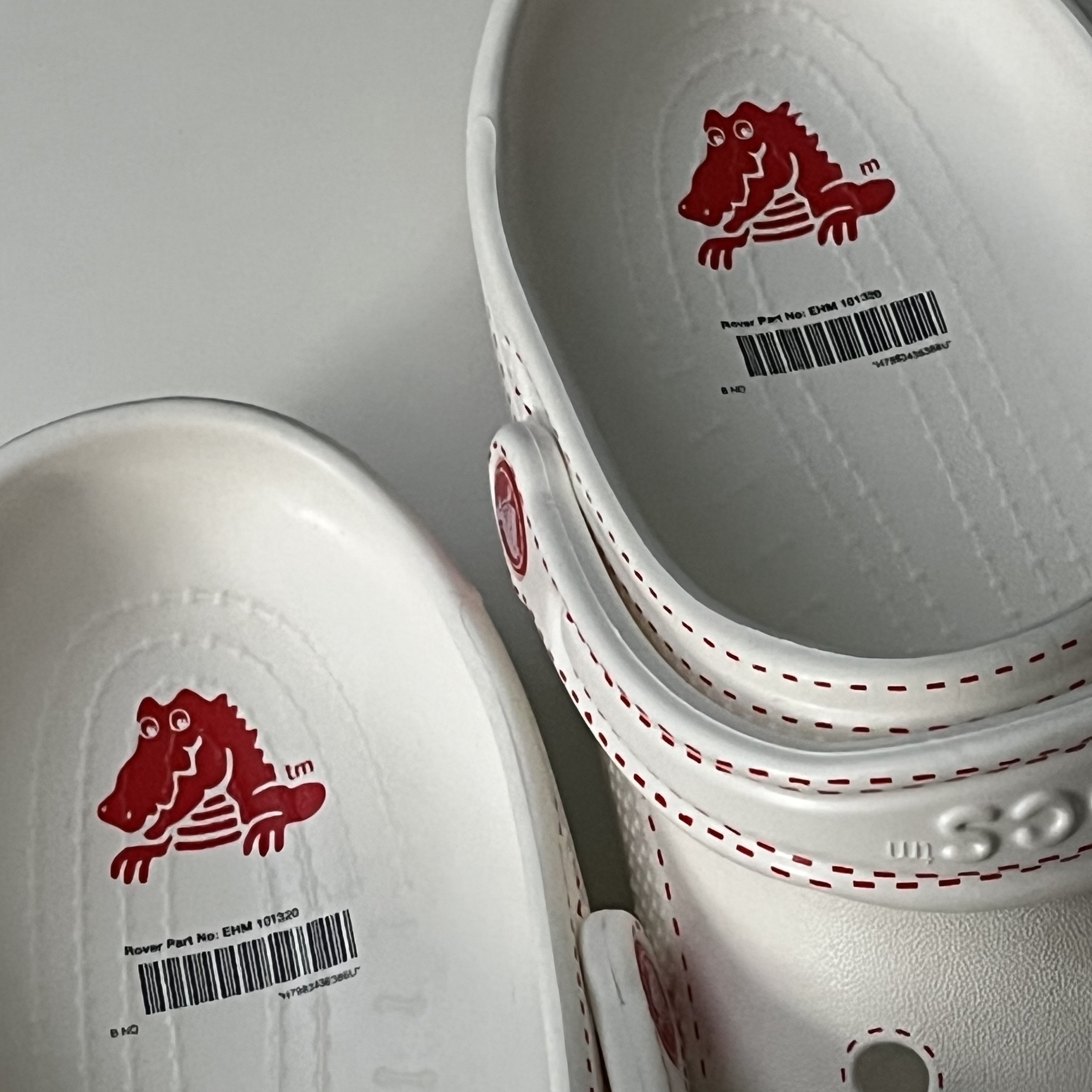 Crocs x Kanghyuk Classic Clog White 착용 스타일 - 2