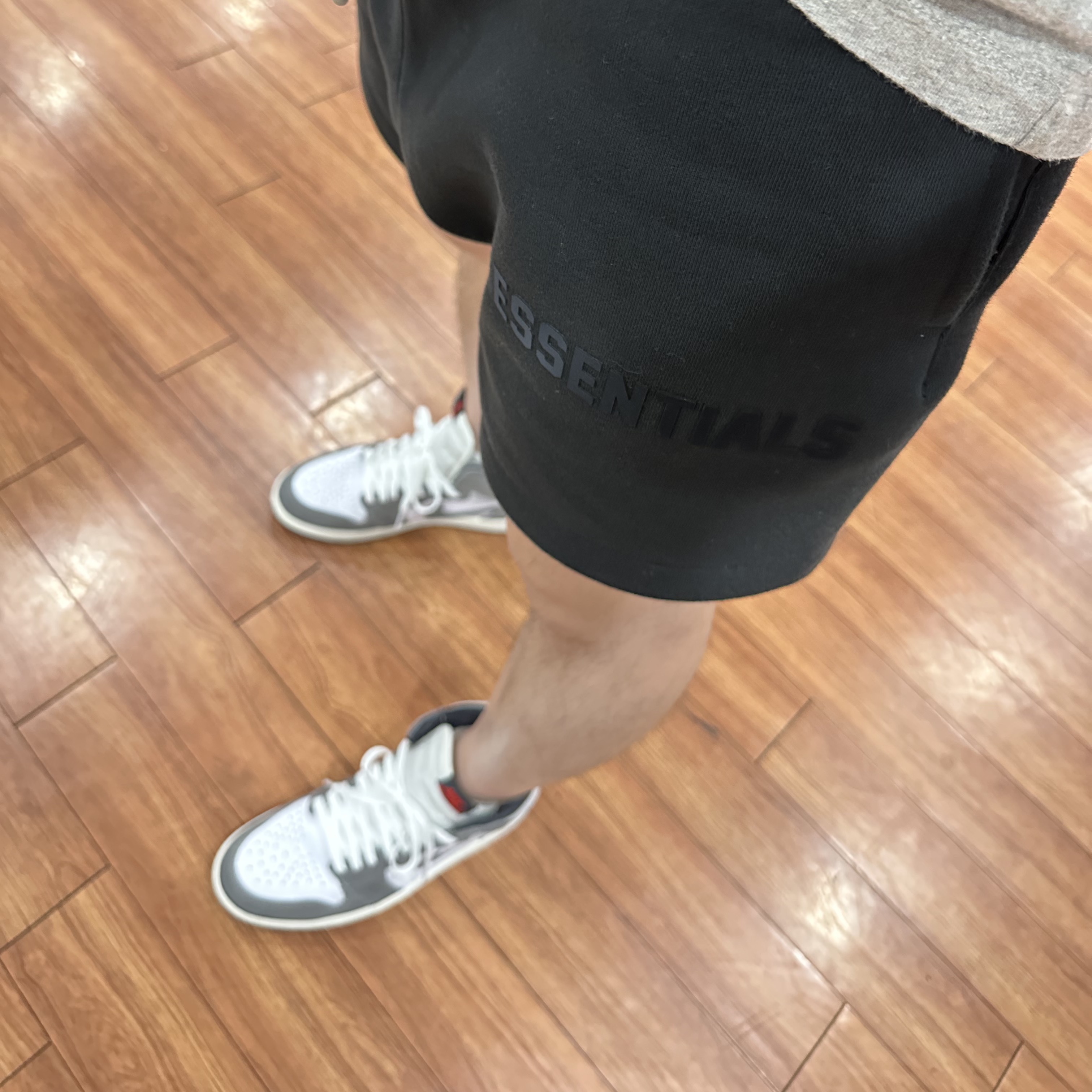Essentials The Black Collection Sweatshorts Black - 23SS, Jordan 1 Retro High OG Black and Smoke Grey 착용 스타일 - 3