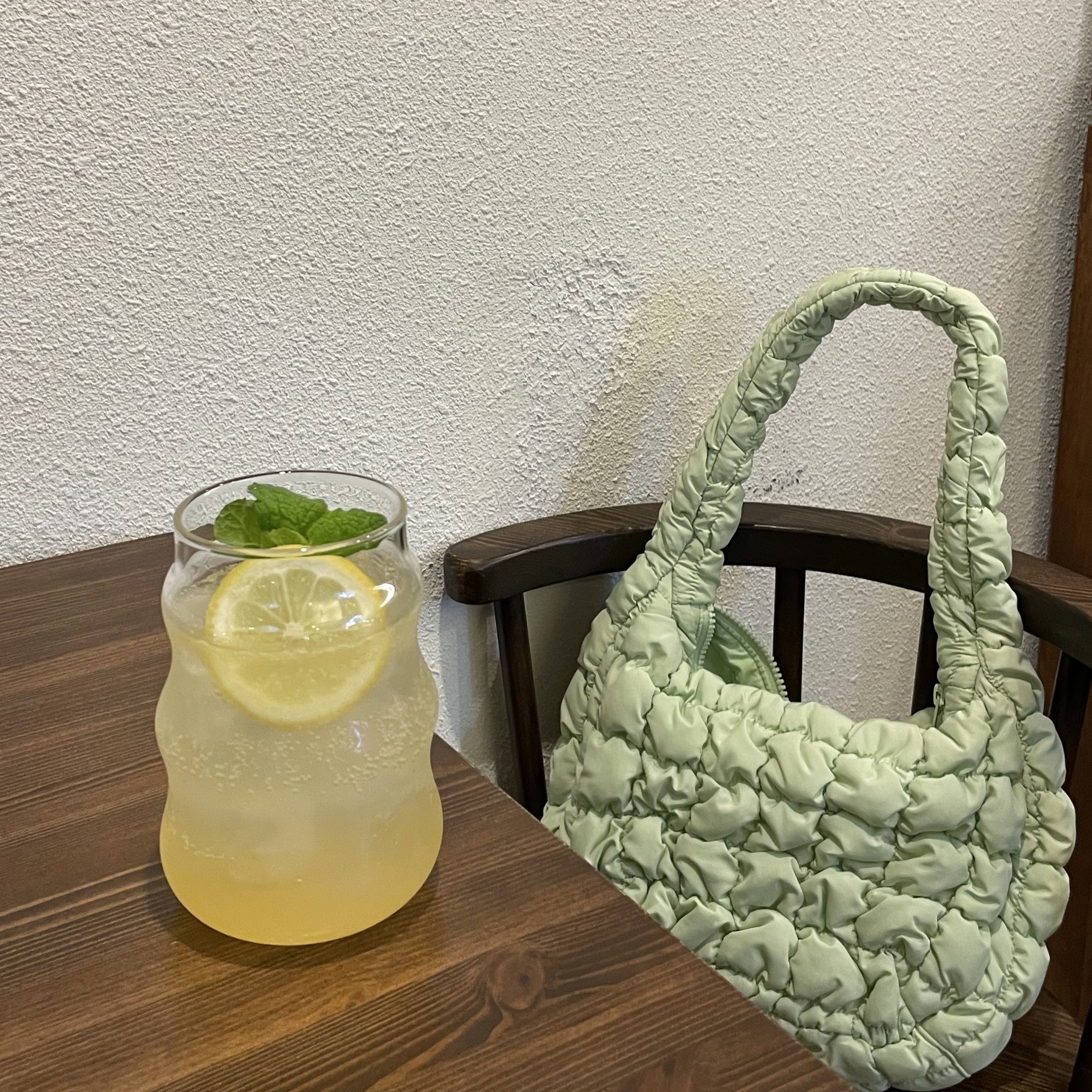 COS Quilted Mini Bag Green 착용 스타일