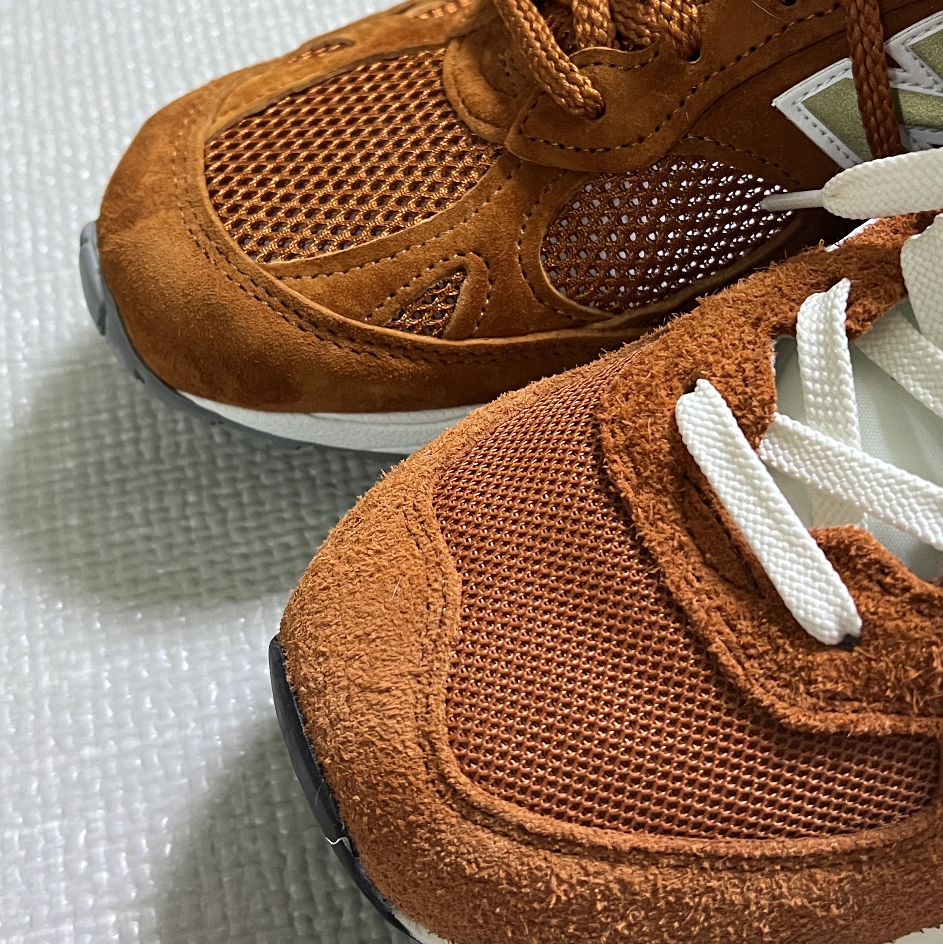 New Balance Made in UK 991 Eastern Species, New Balance 574 Heritage Orange Burst White 착용 스타일 - 2