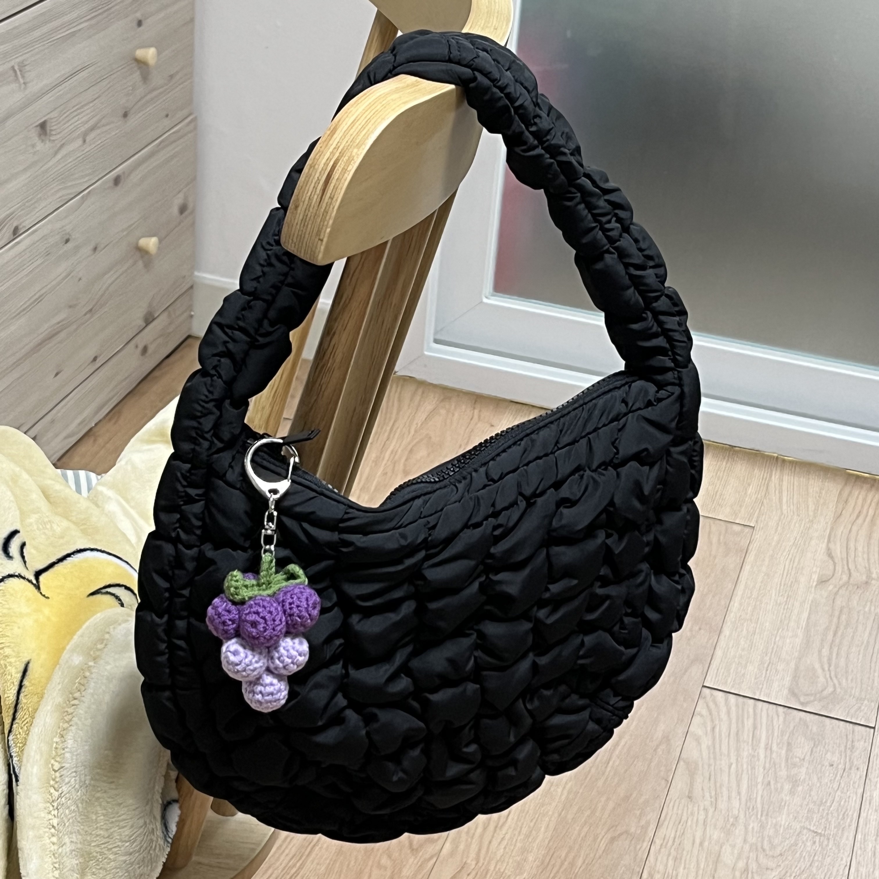 COS Quilted Mini Bag Black 착용 스타일