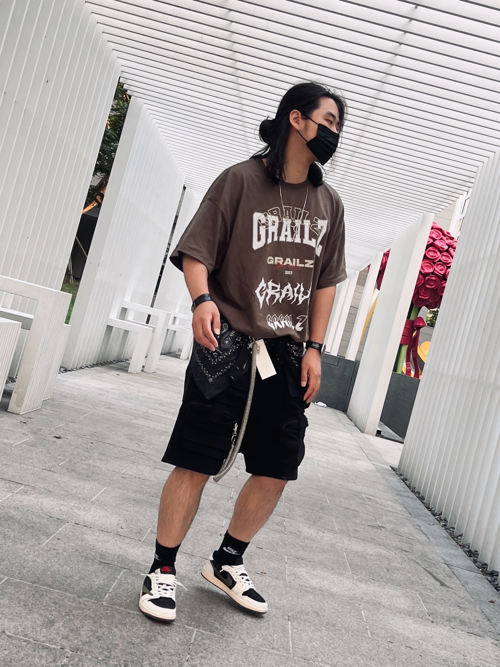(W) Jordan 1 x Travis Scott Retro Low OG SP Medium Olive, Jordan 1 x Travis Scott Retro Low OG SP Black Phantom 착용 스타일 - 1