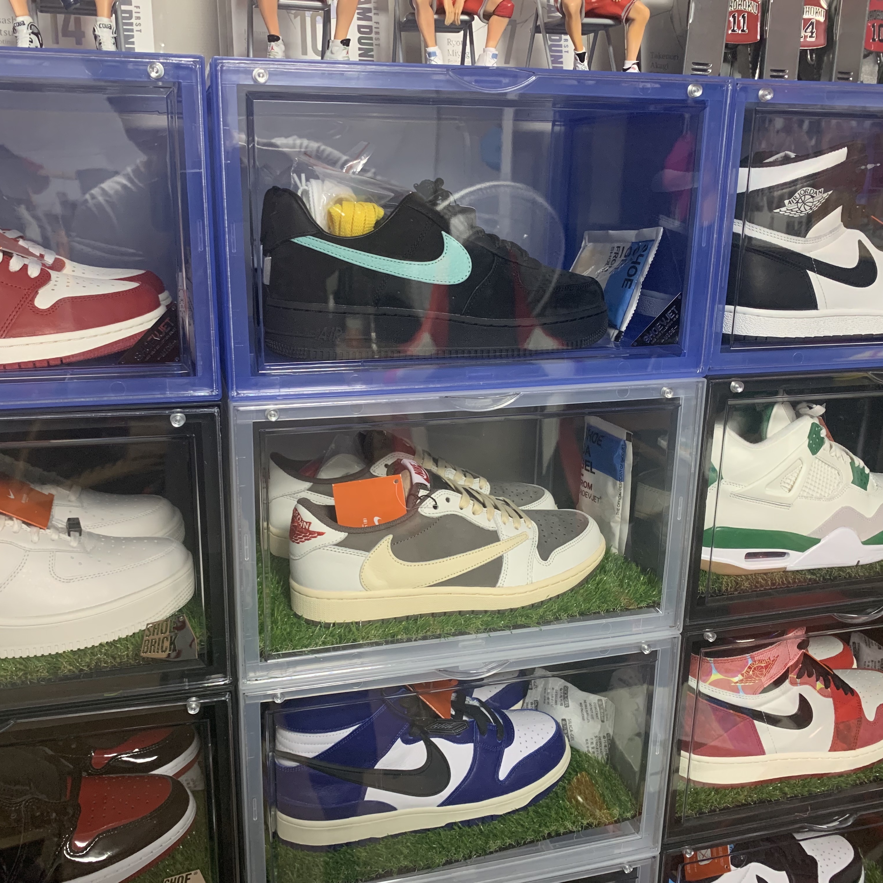 Jordan 1 x Travis Scott Retro Low OG SP Sail and Ridgerock 착용 스타일