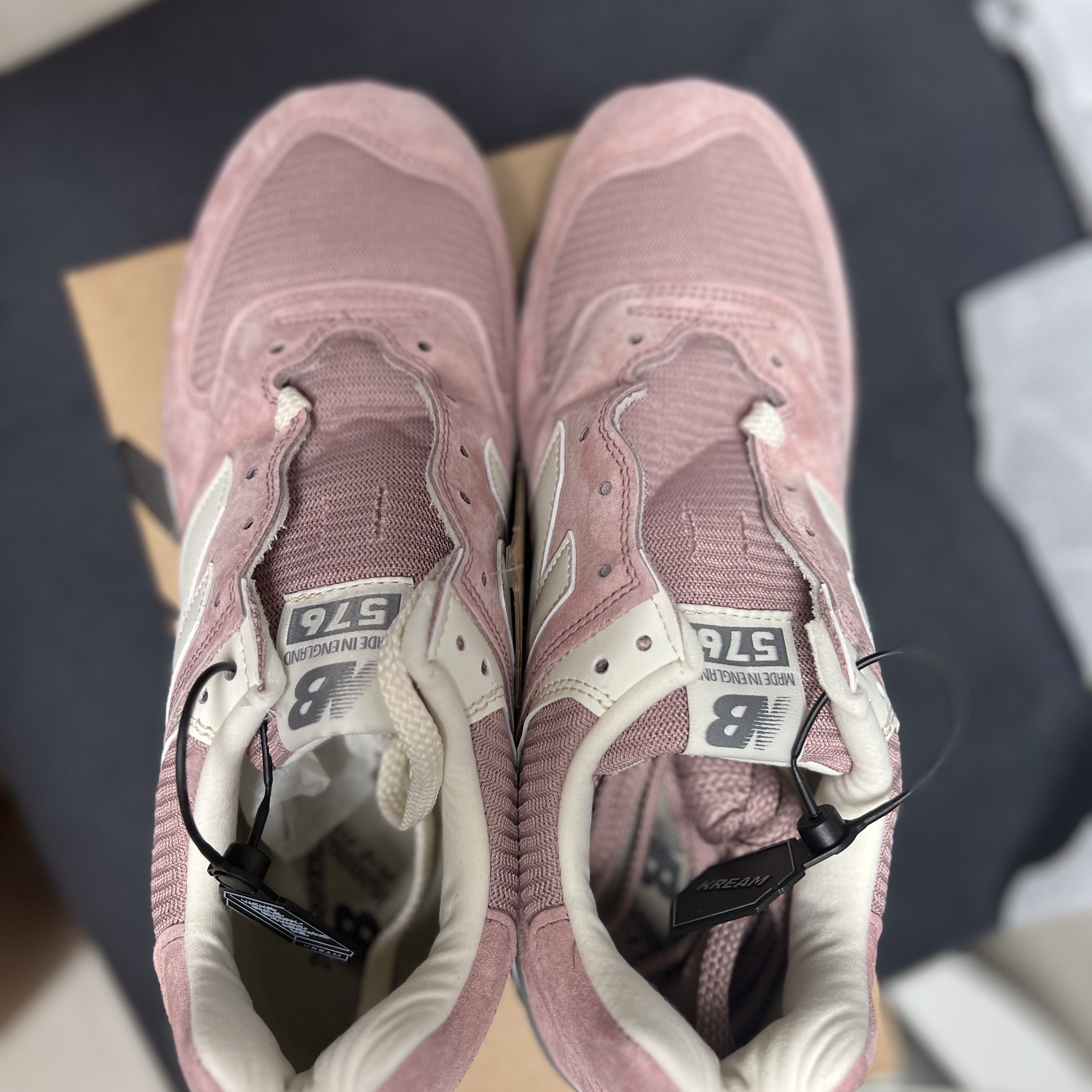 New Balance 576 Made in UK Pale Mauve 착용 스타일 - 1