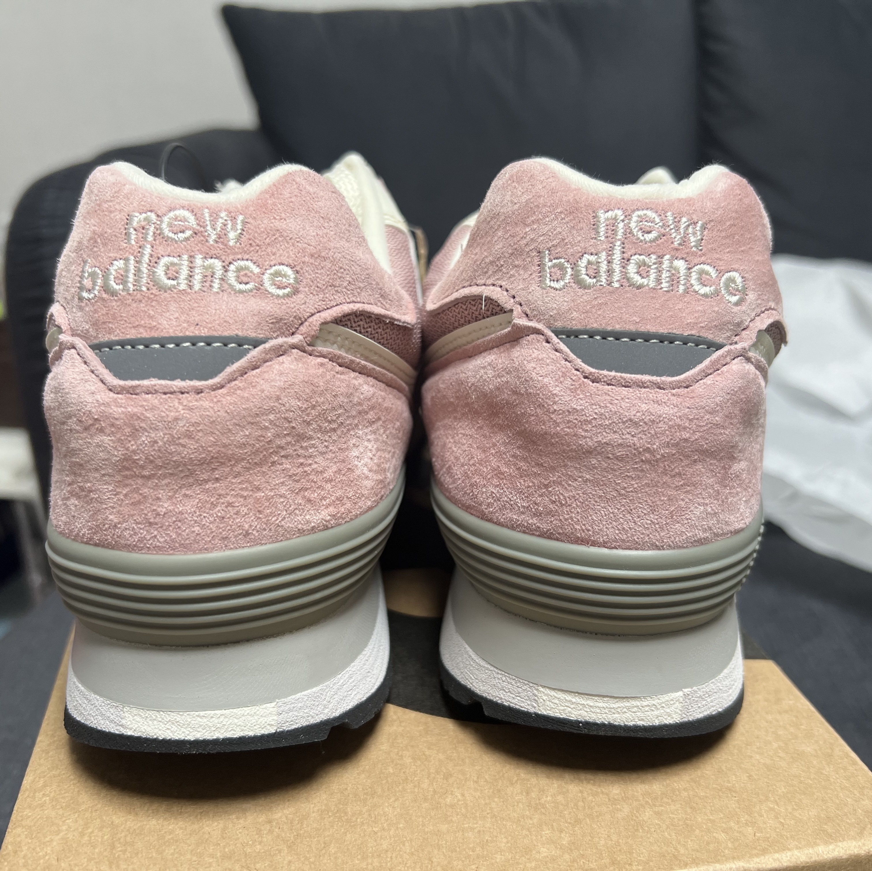 New Balance 576 Made in UK Pale Mauve 착용 스타일 - 3