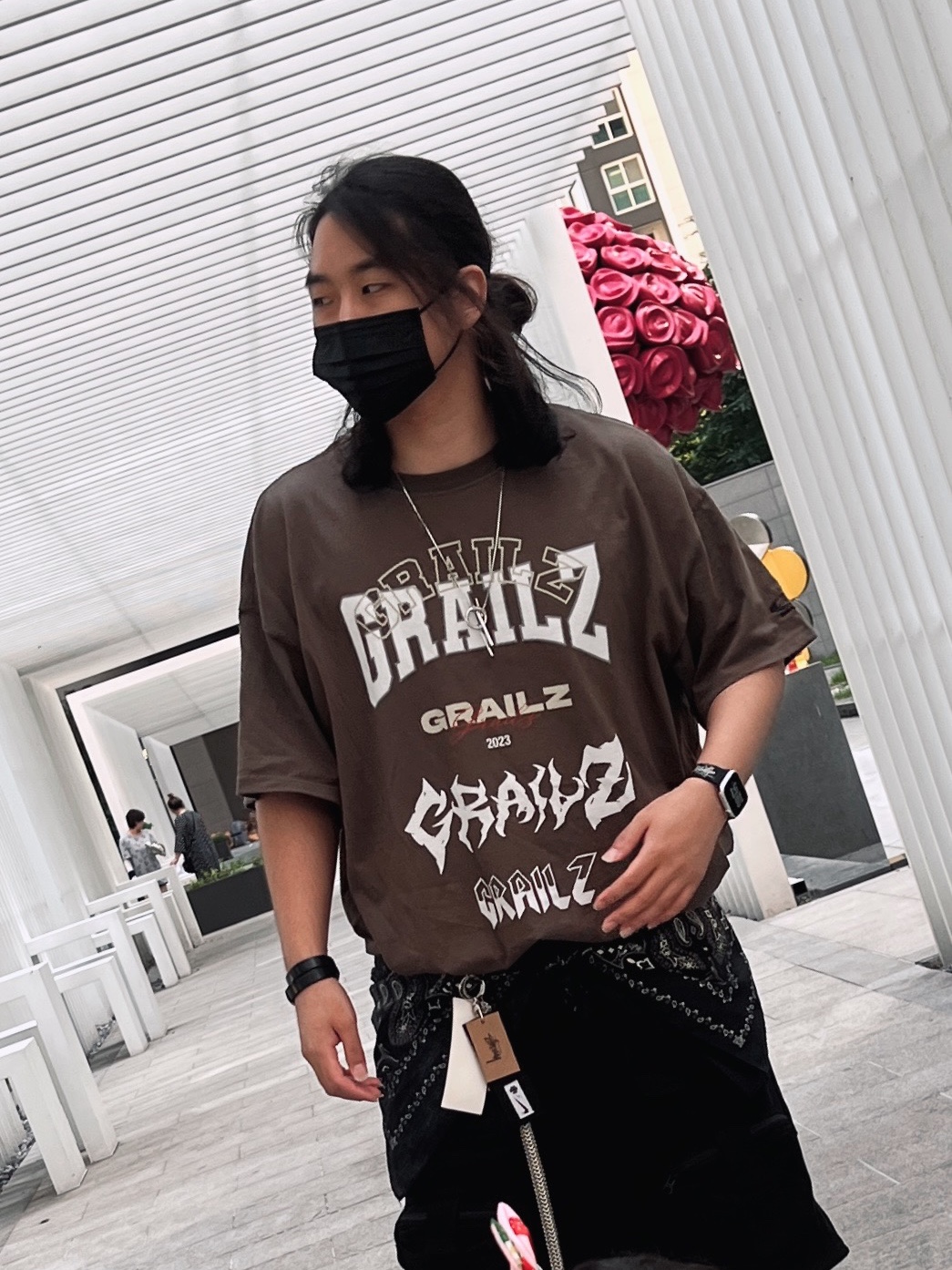 (W) Jordan 1 x Travis Scott Retro Low OG SP Medium Olive, Jordan 1 x Travis Scott Retro Low OG SP Black Phantom 착용 스타일 - 2