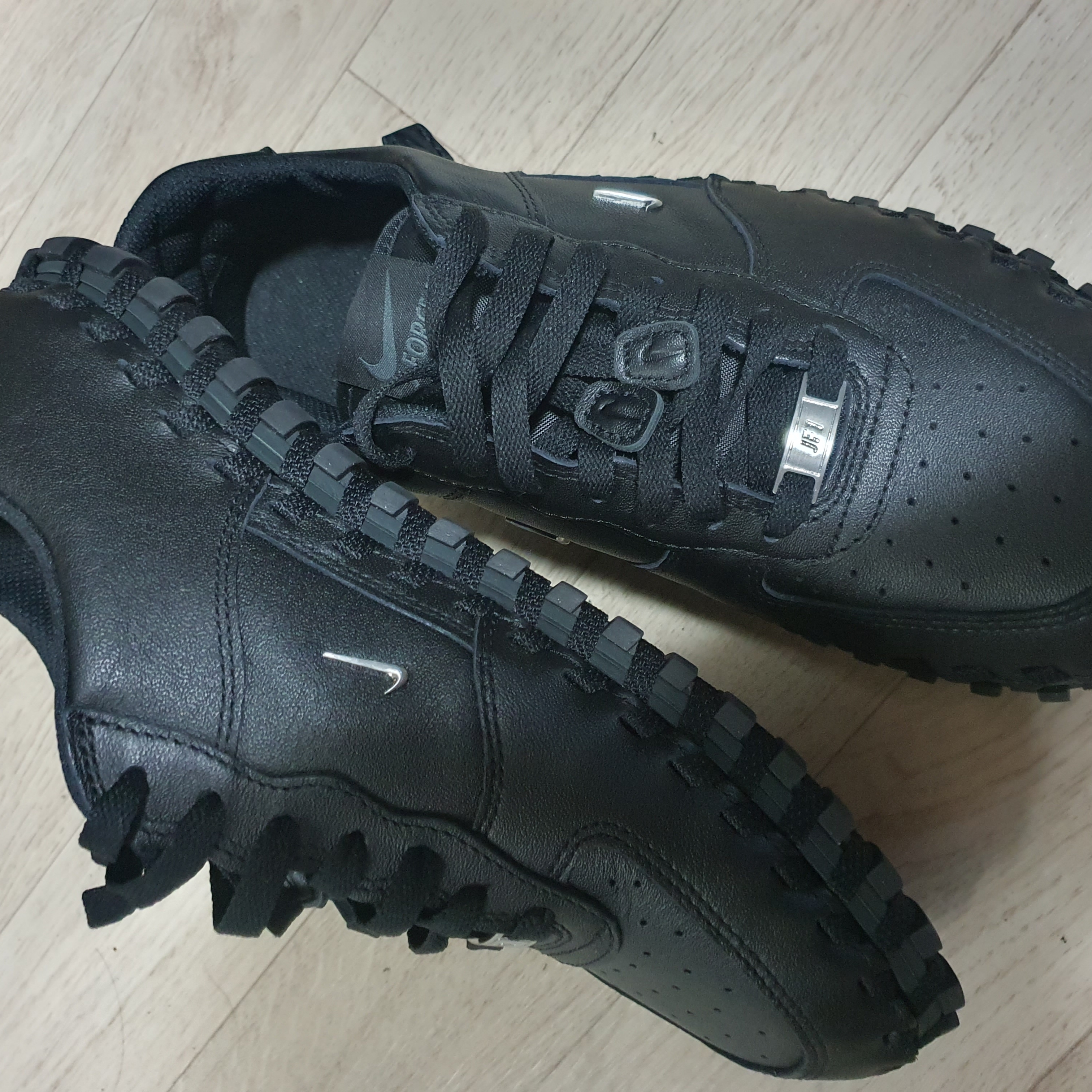 Nike x Jacquemus J Force 1 Low LX SP Black 착용 스타일 - 1