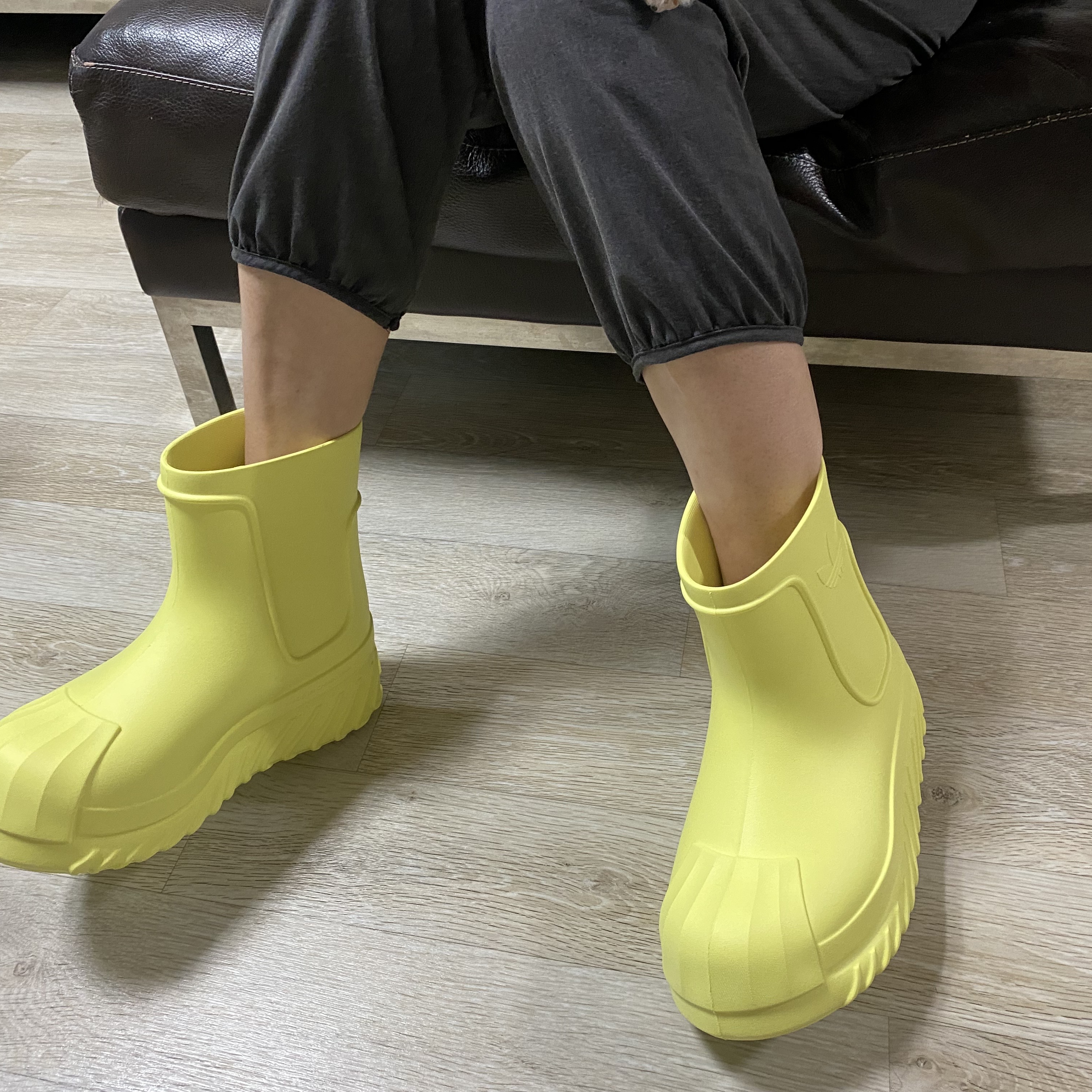 (W) Adidas Adifom Superstar Boot Pulse Yellow 착용 스타일 - 1