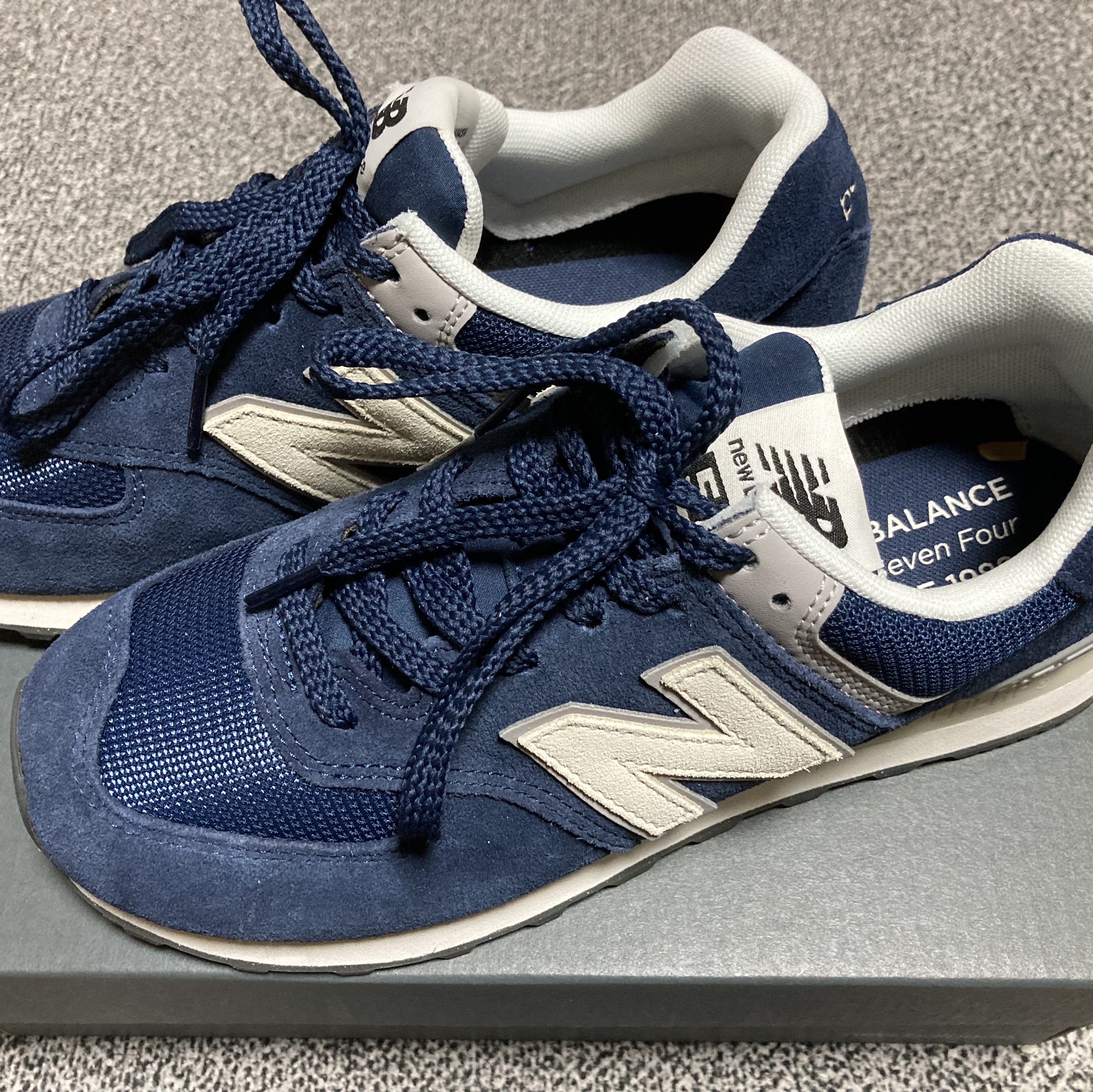 New Balance 574 Classics Reimagined Navy 착용 스타일