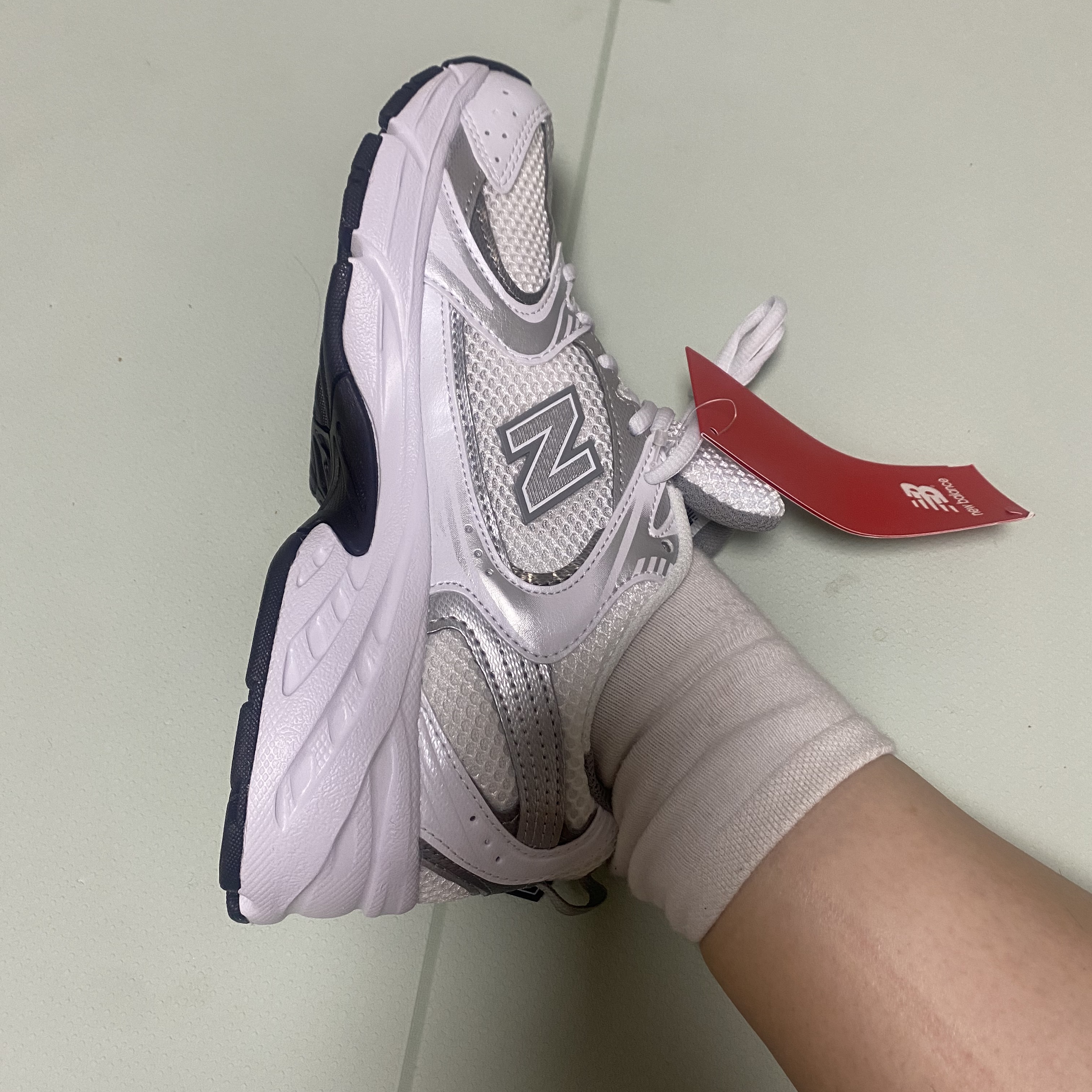 New Balance 530 White Silver 착용 스타일