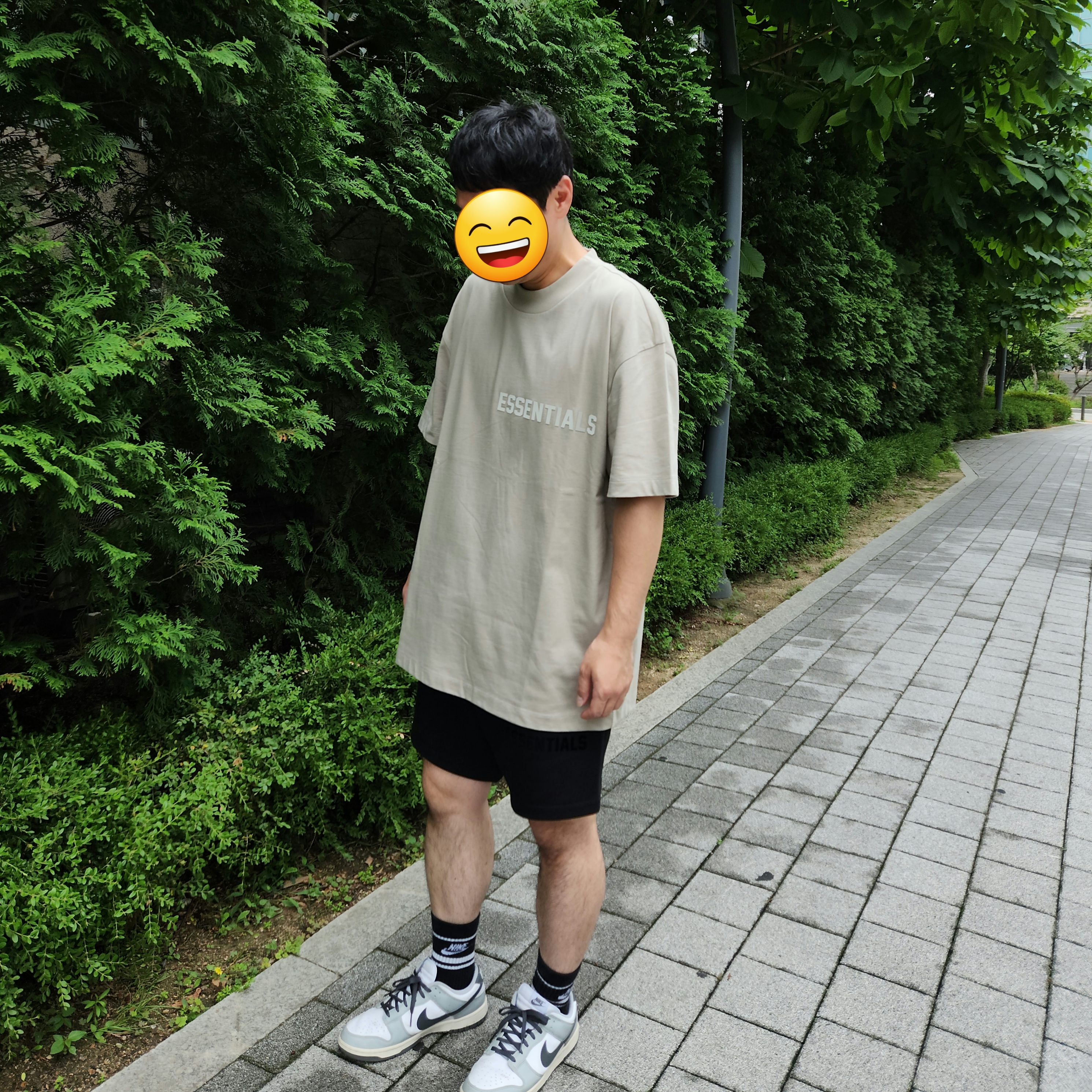 (W) Nike Dunk Low Light Smoke Grey, Essentials The Black Collection Sweatshorts Black - 23SS 착용 스타일 - 2