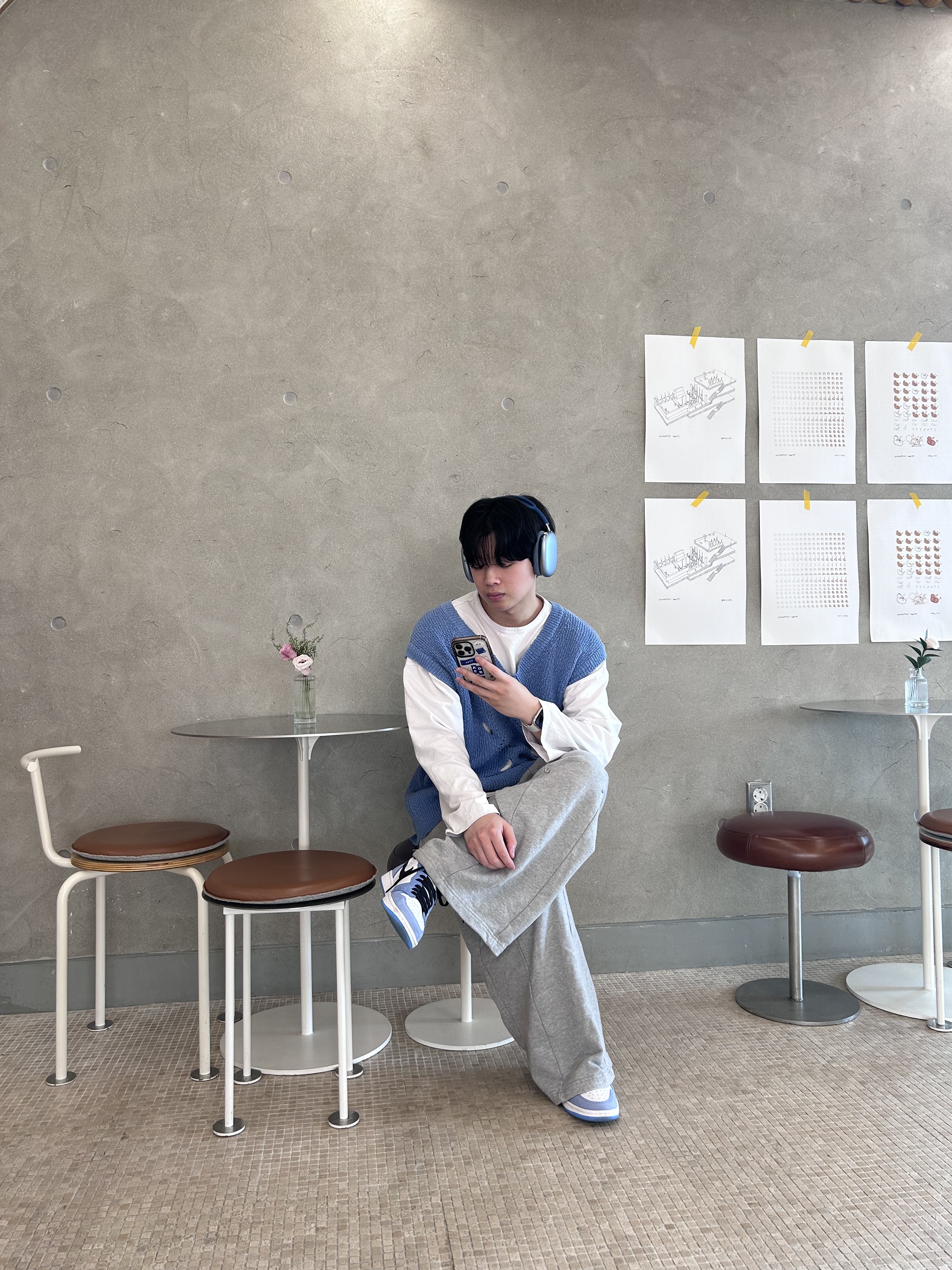 Apple AirPods Max Lightning Sky Blue (Korean Ver.), Jordan 1 Retro High OG University Blue ์ฐฉ์ฉ ์คํ์ผ - 4