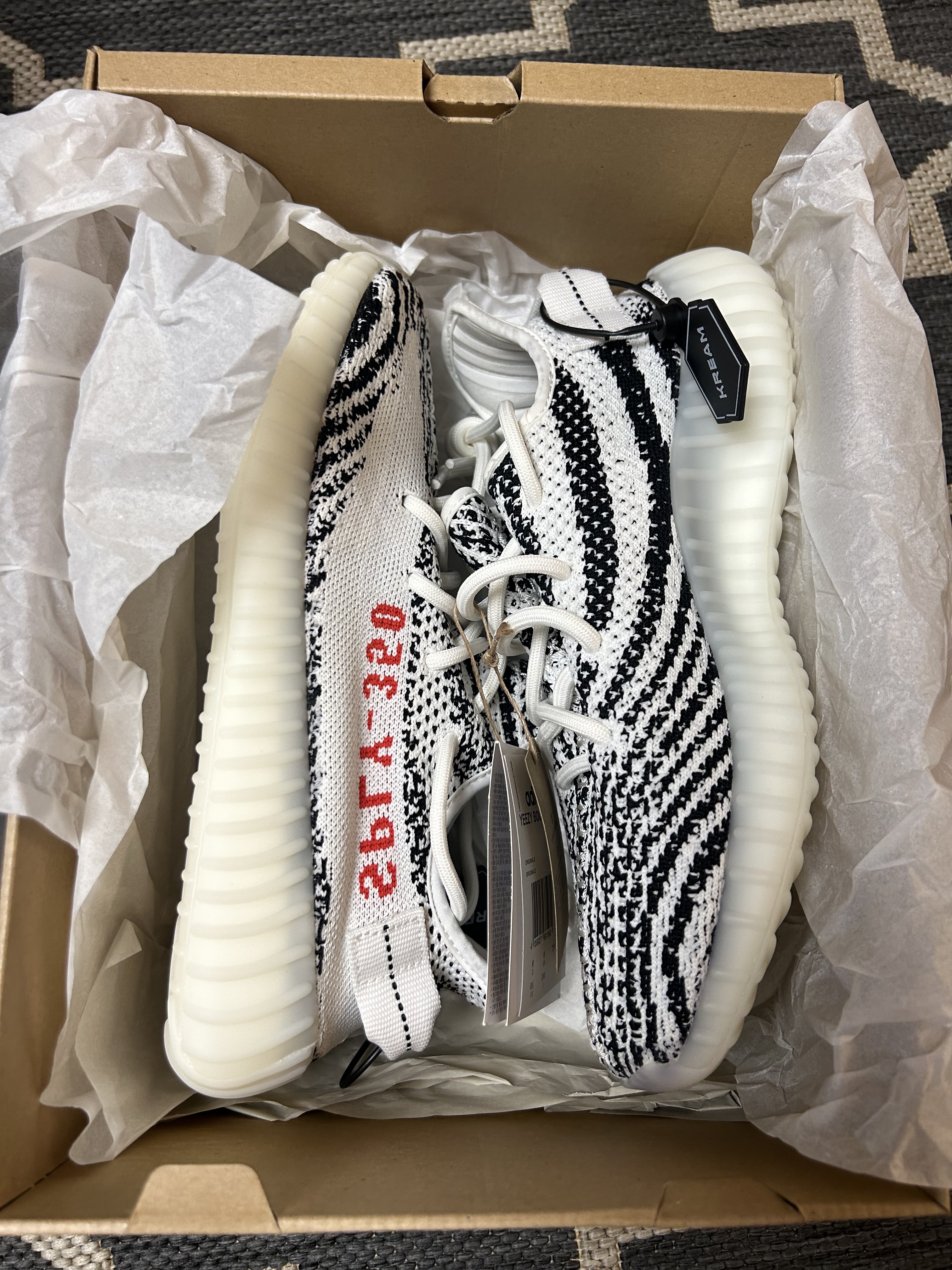 Adidas Yeezy Boost 350 V2 Zebra 2022/2023 착용 스타일