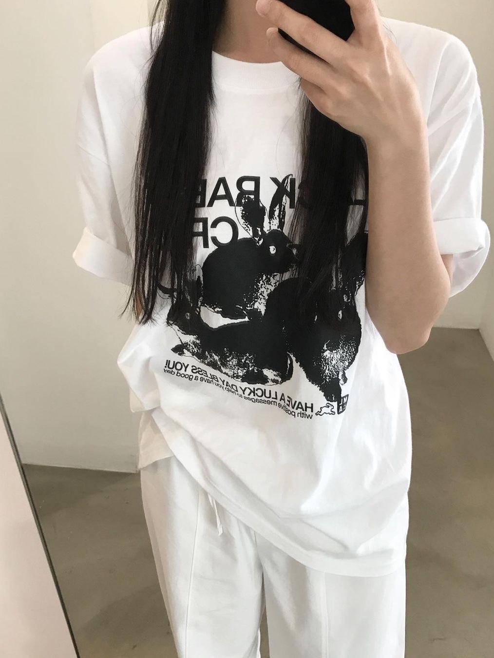 Millo Archive Rabbit Crew T-Shirt Navy 착용 스타일 - 1