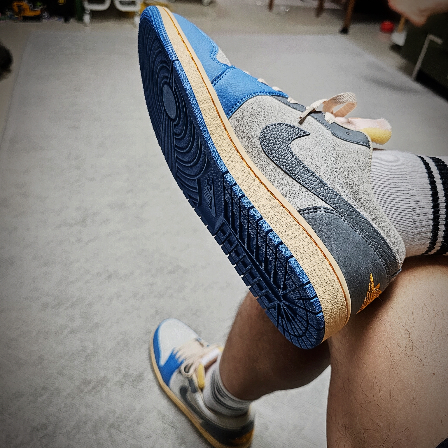 Jordan 1 Low SE Tokyo 96 착용 스타일 - 4