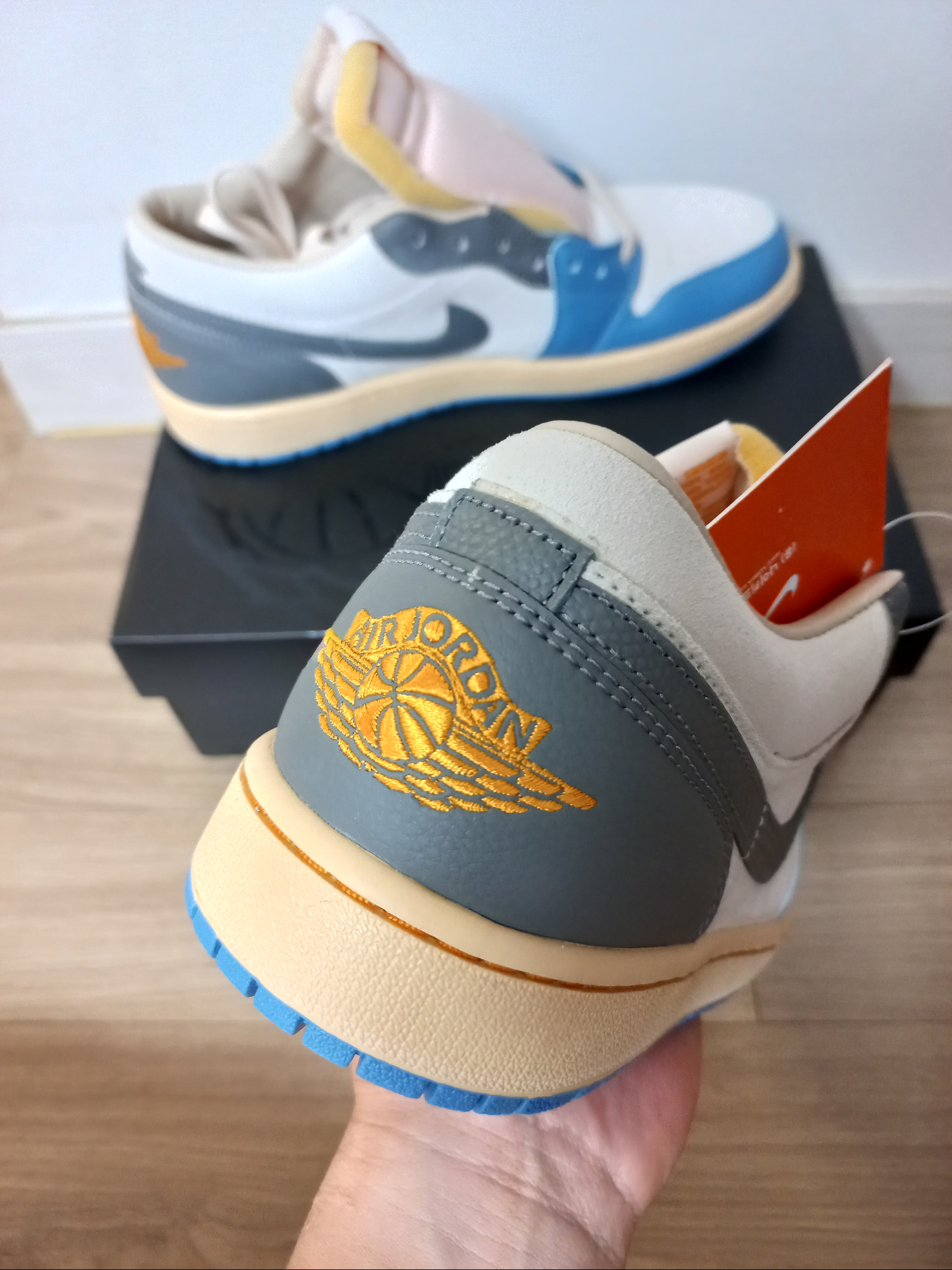 Jordan 1 Low SE Tokyo 96 착용 스타일 - 2