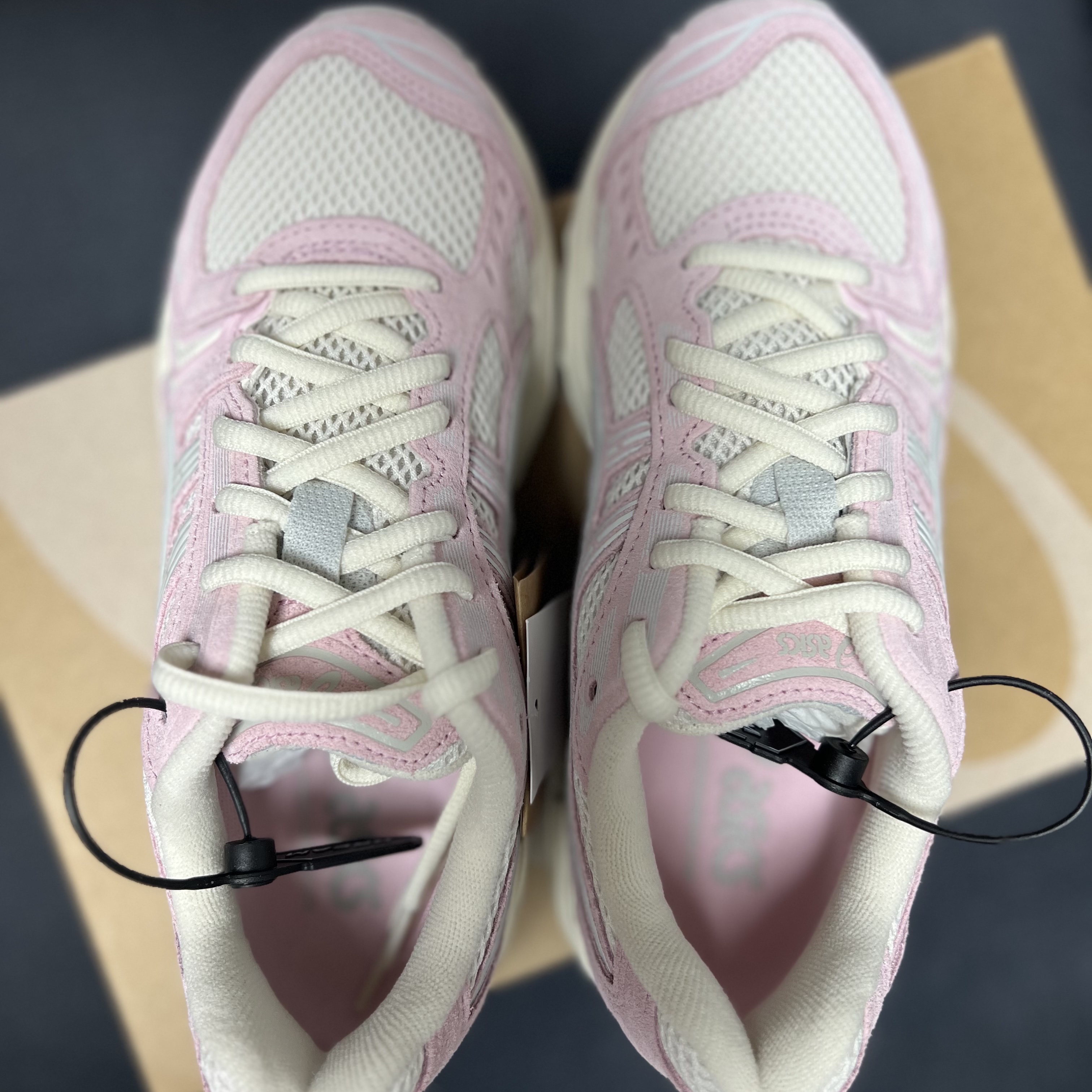 (W) Asics Gel-Kayano 14 Cream Pink Salt 착용 스타일 - 1