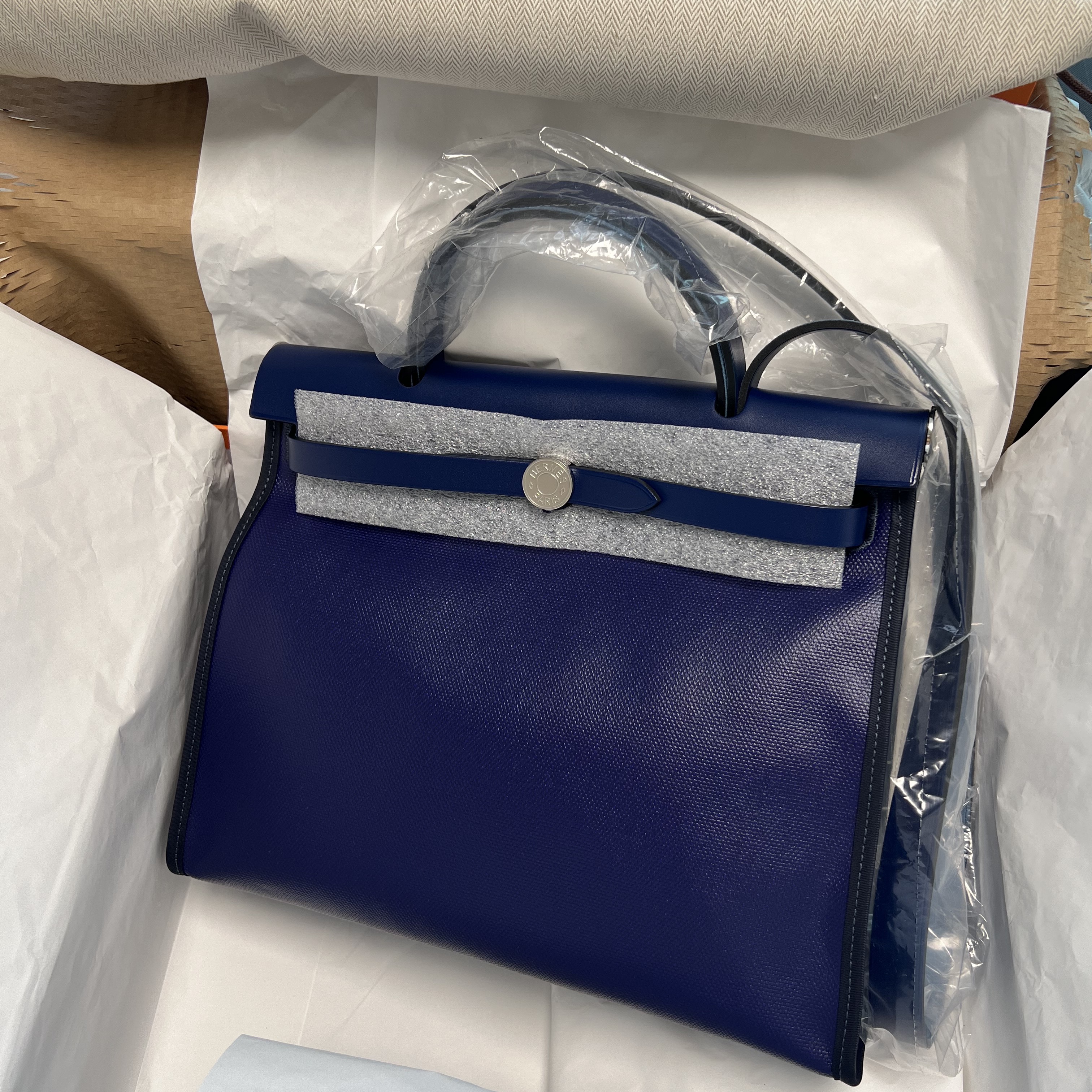 Hermes Herbag Zip 31 Bag Sellier H Berlin Canvas & Palladium Bleu Encre Ecru Noir Bleu Saphir 착용 스타일