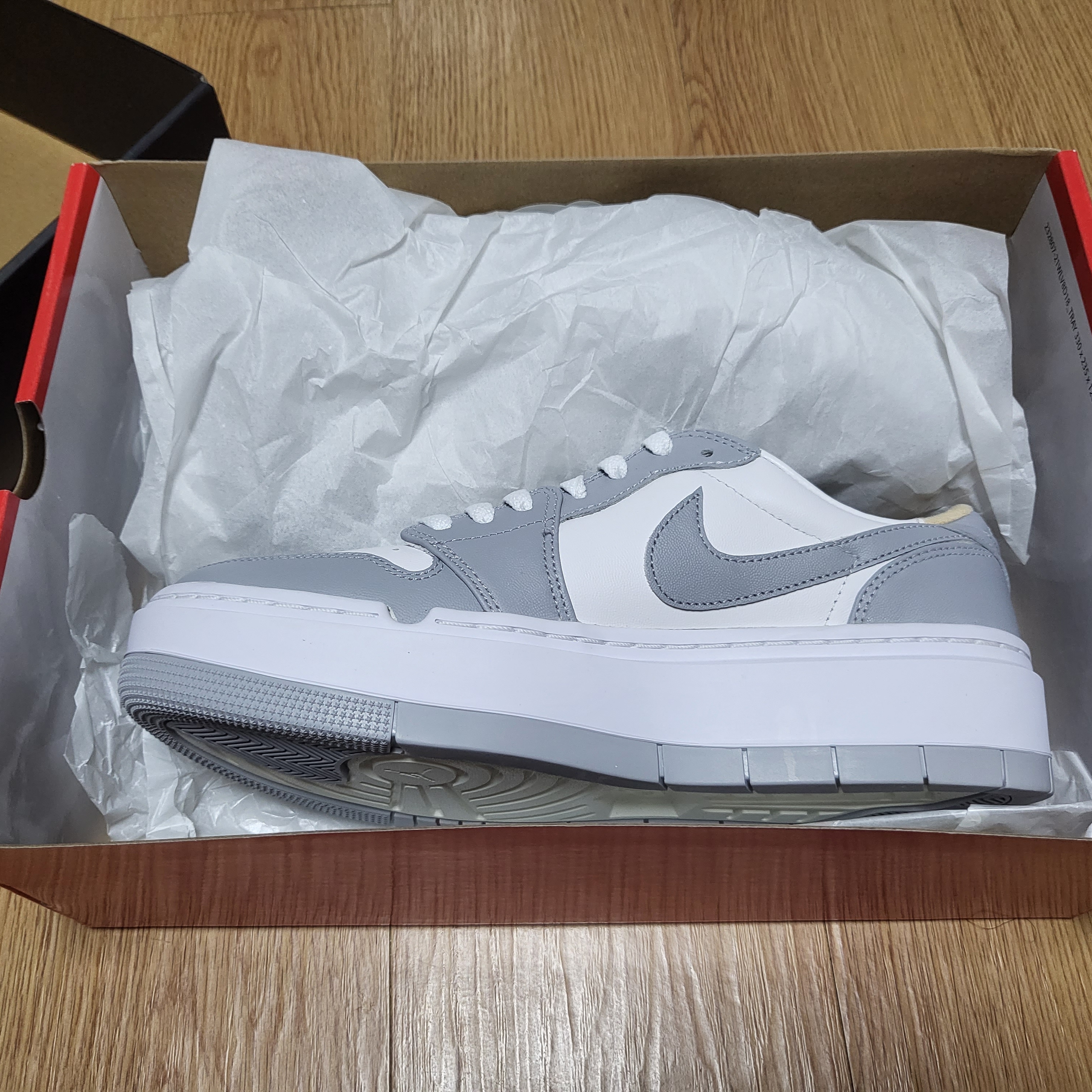 (W) Jordan 1 Elevate Low White and Wolf Grey 착용 스타일
