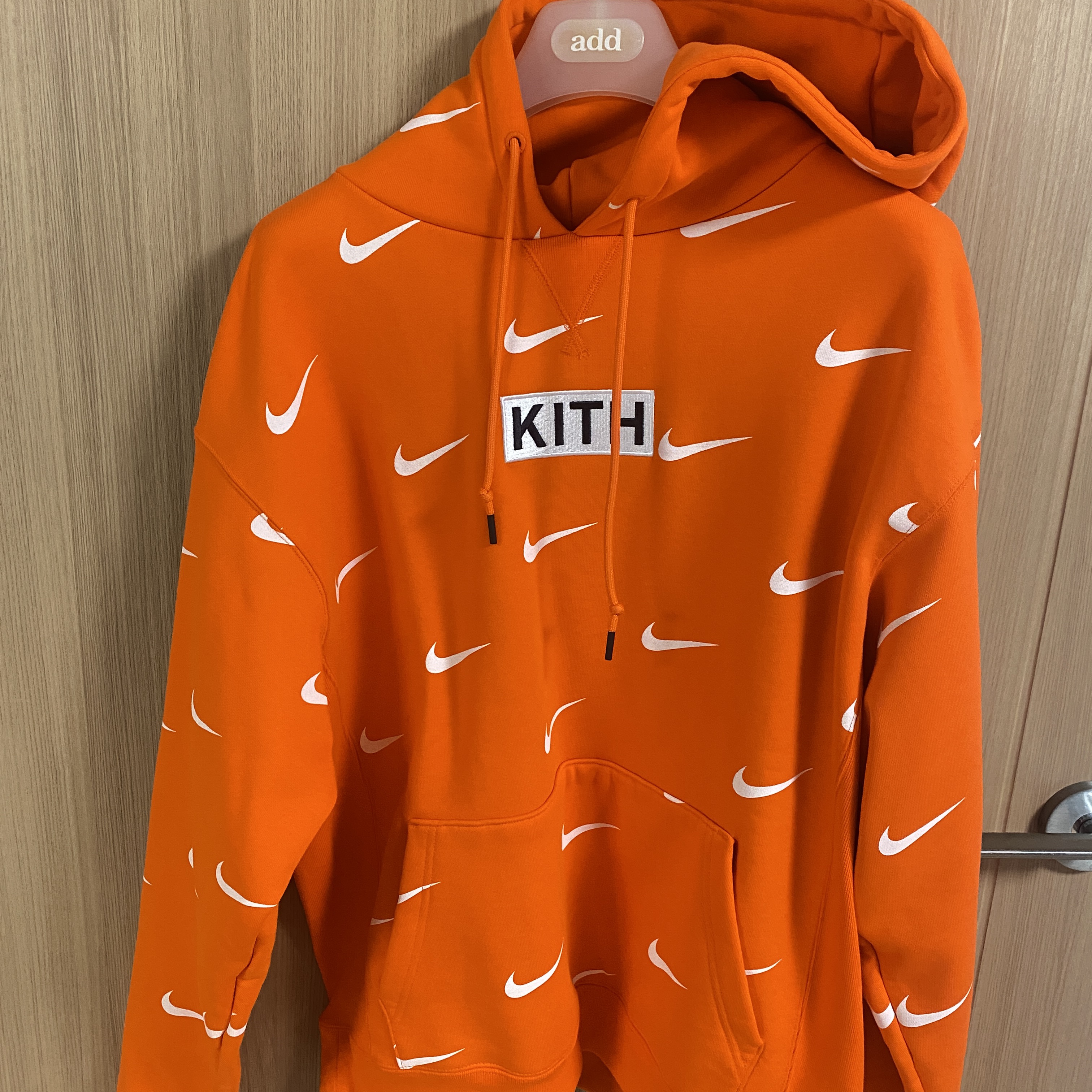 Nike x Kith New York Knicks AOP Hoodie Orange 착용 스타일