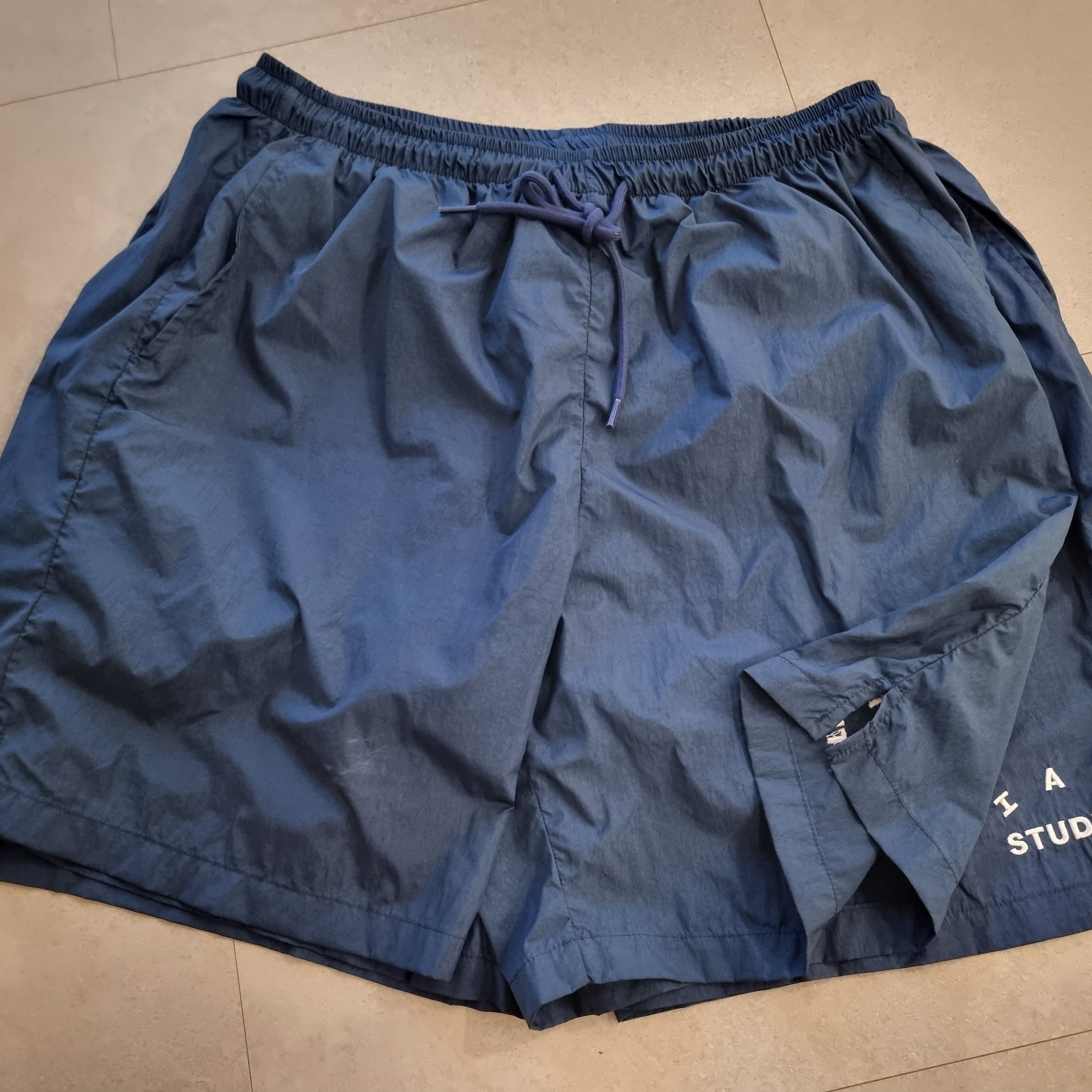IAB Studio Woven Shorts Navy - The Hyundai Seoul Exclusive 착용 스타일 - 1