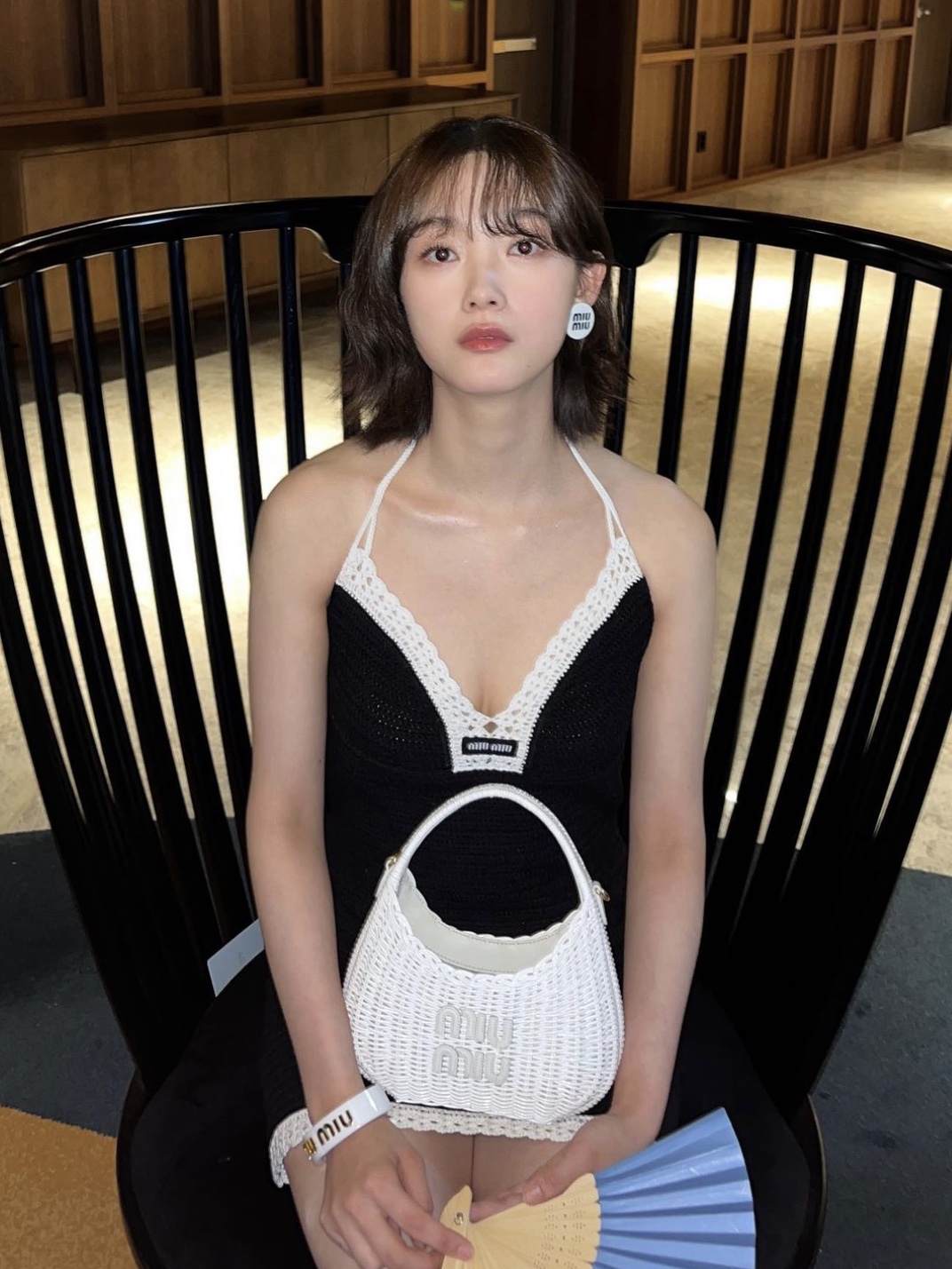 Miu Miu Wander Wicker Hobo Bag White 착용 스타일