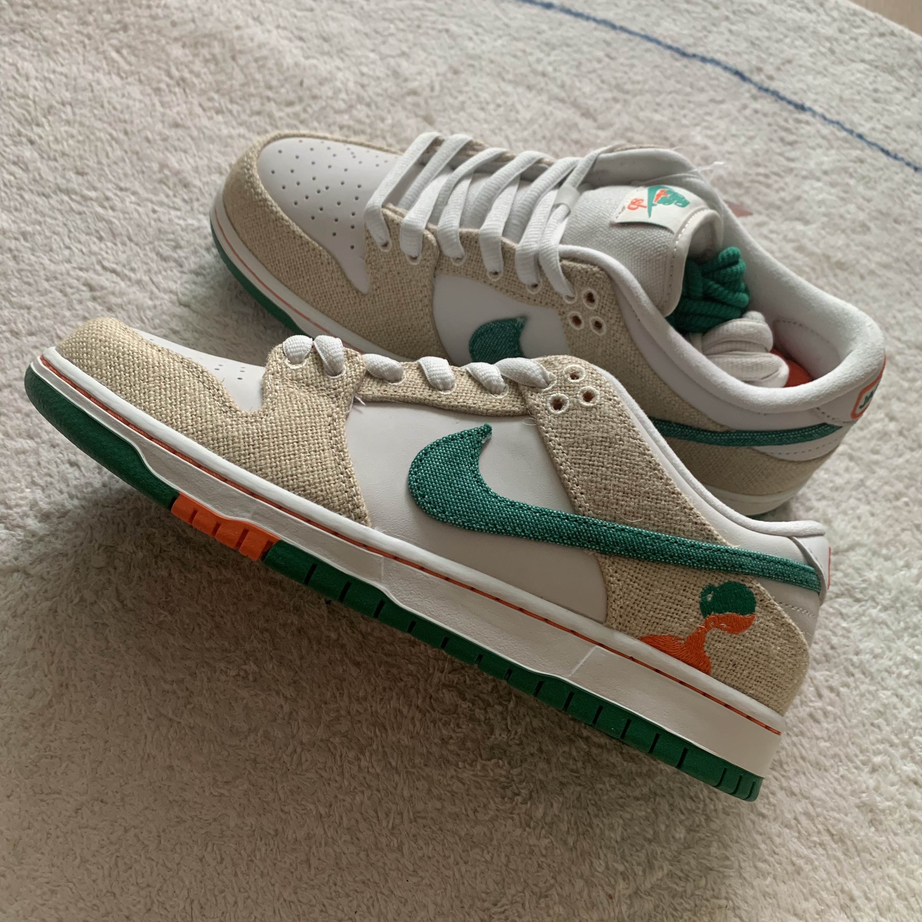 Nike x Jarritos SB Dunk Low Phantom and Malachite 착용 스타일