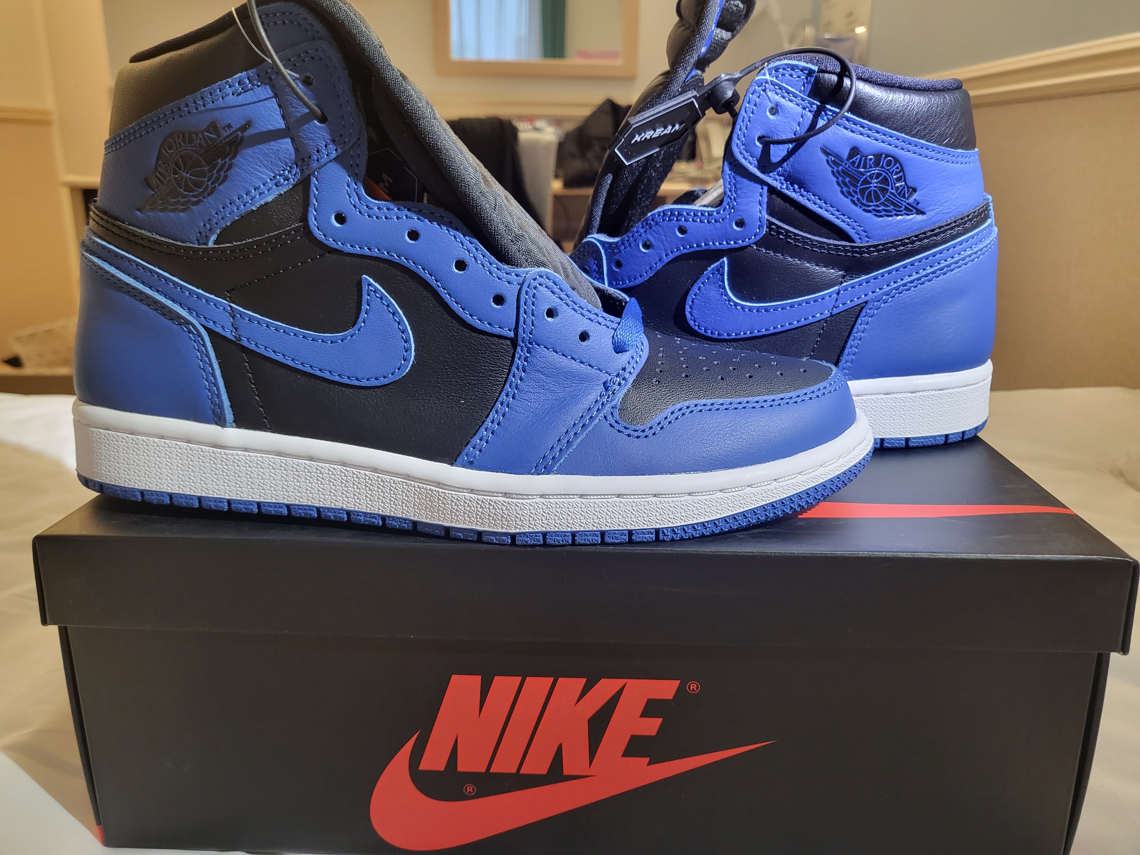 Jordan 1 Retro High OG Dark Marina Blue 착용 스타일 - 1
