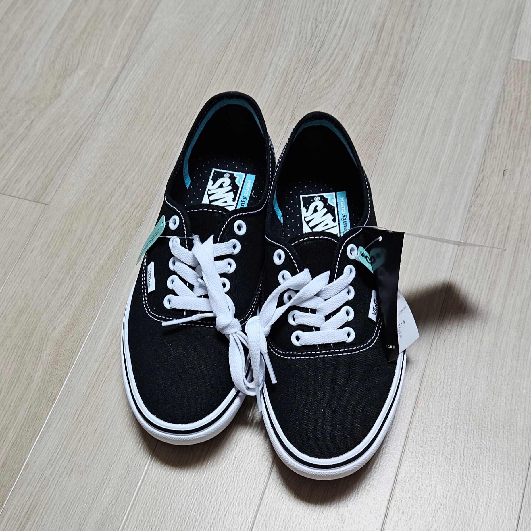 Vans ComfyCush Era Black White 착용 스타일