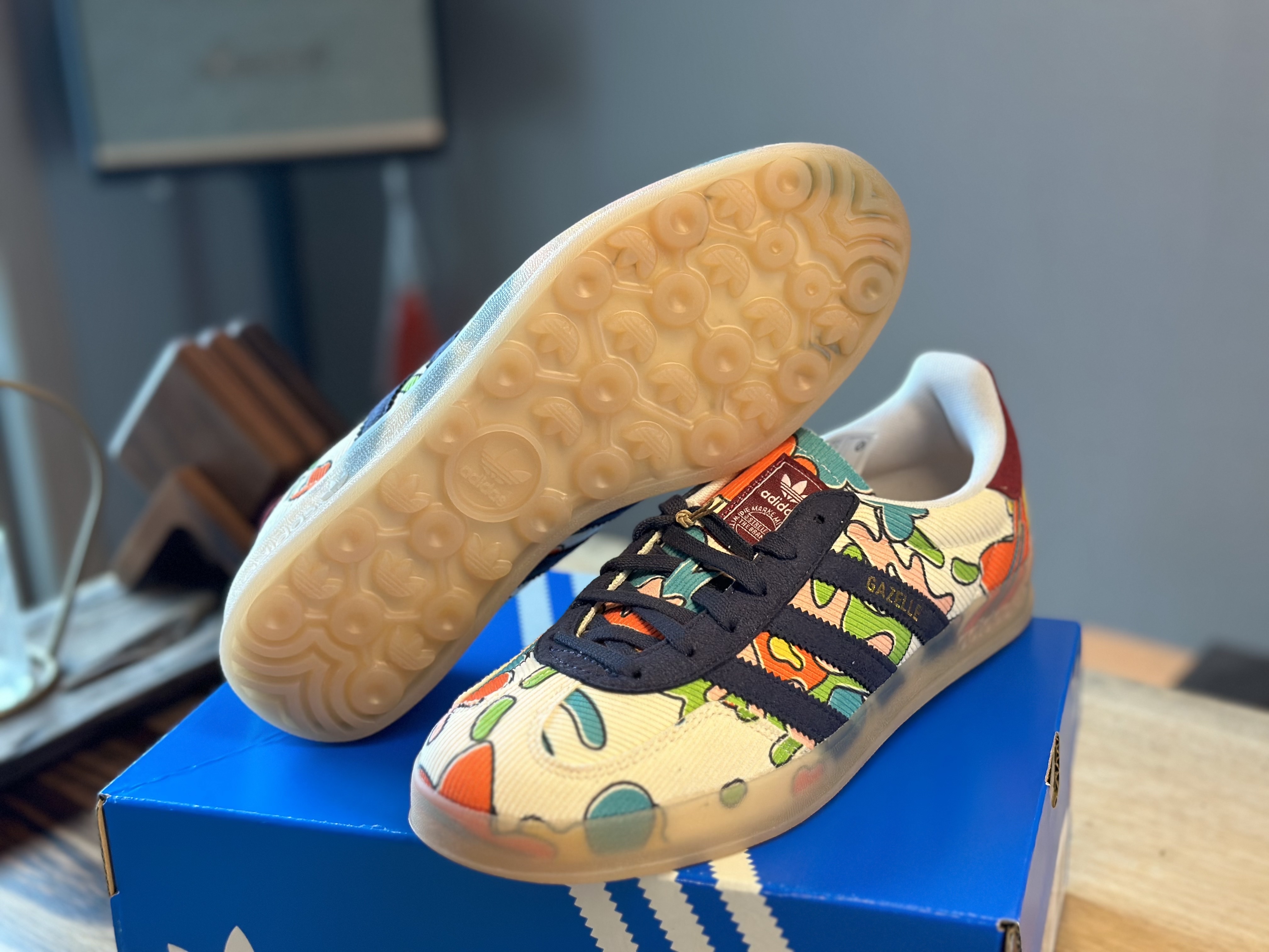Adidas x Sean Wotherspoon Gazelle Indoor Ecru Tint 착용 스타일 - 3