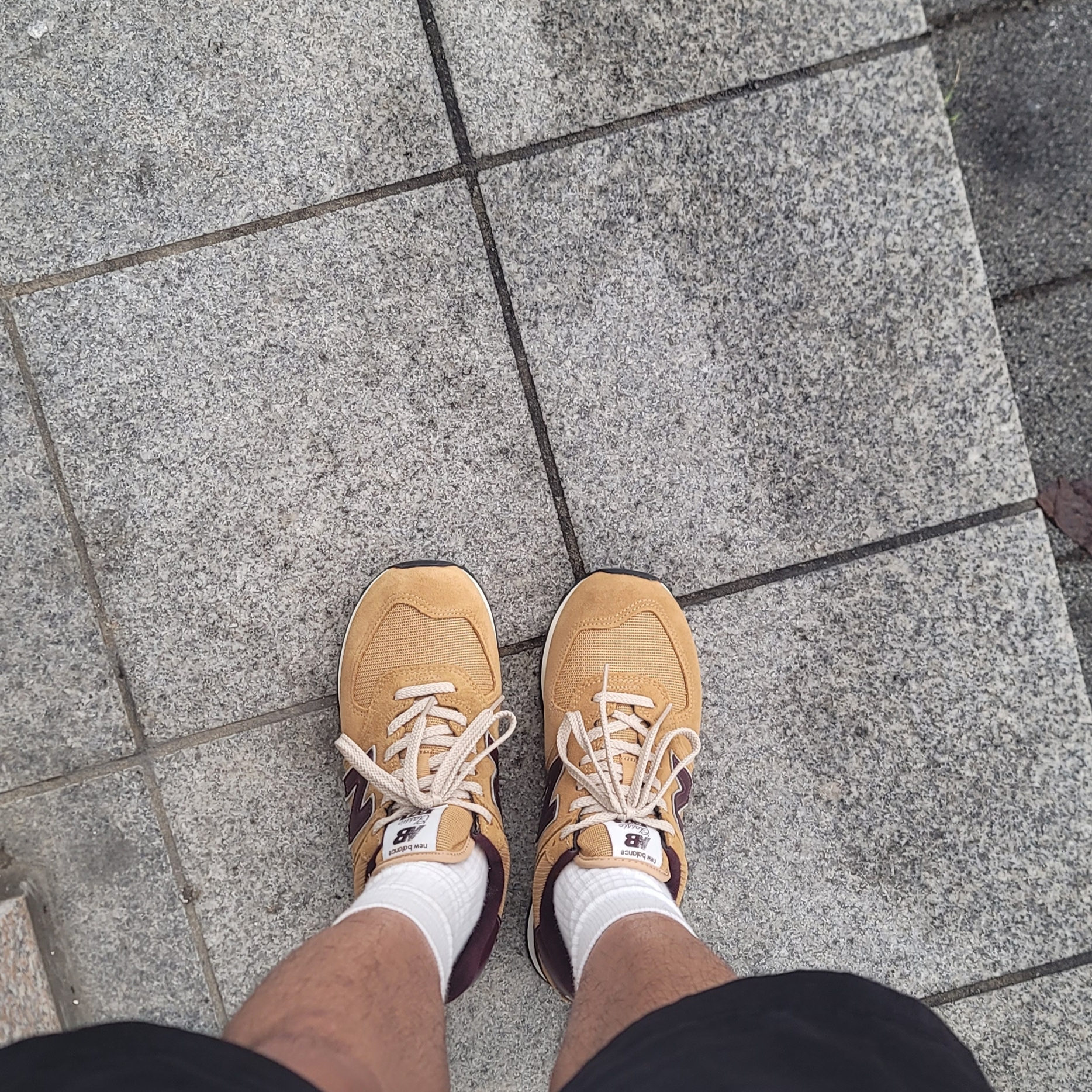 New Balance 574 Beige 착용 스타일 - 2