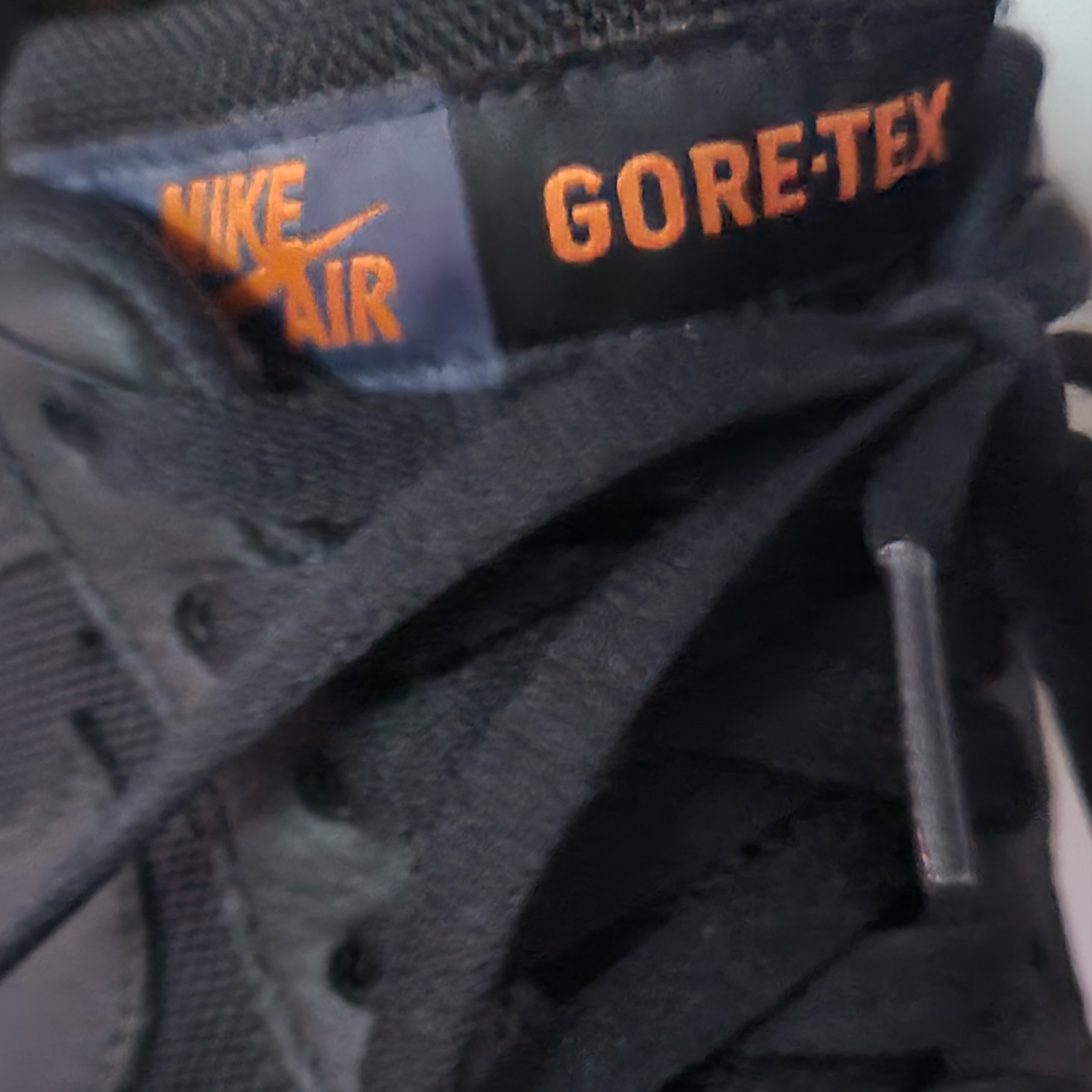 Nike Air Force 1 Low Gore-Tex Black Light Carbon, Nike Air Force 1 Low Gore-Tex Black 착용 스타일 - 1