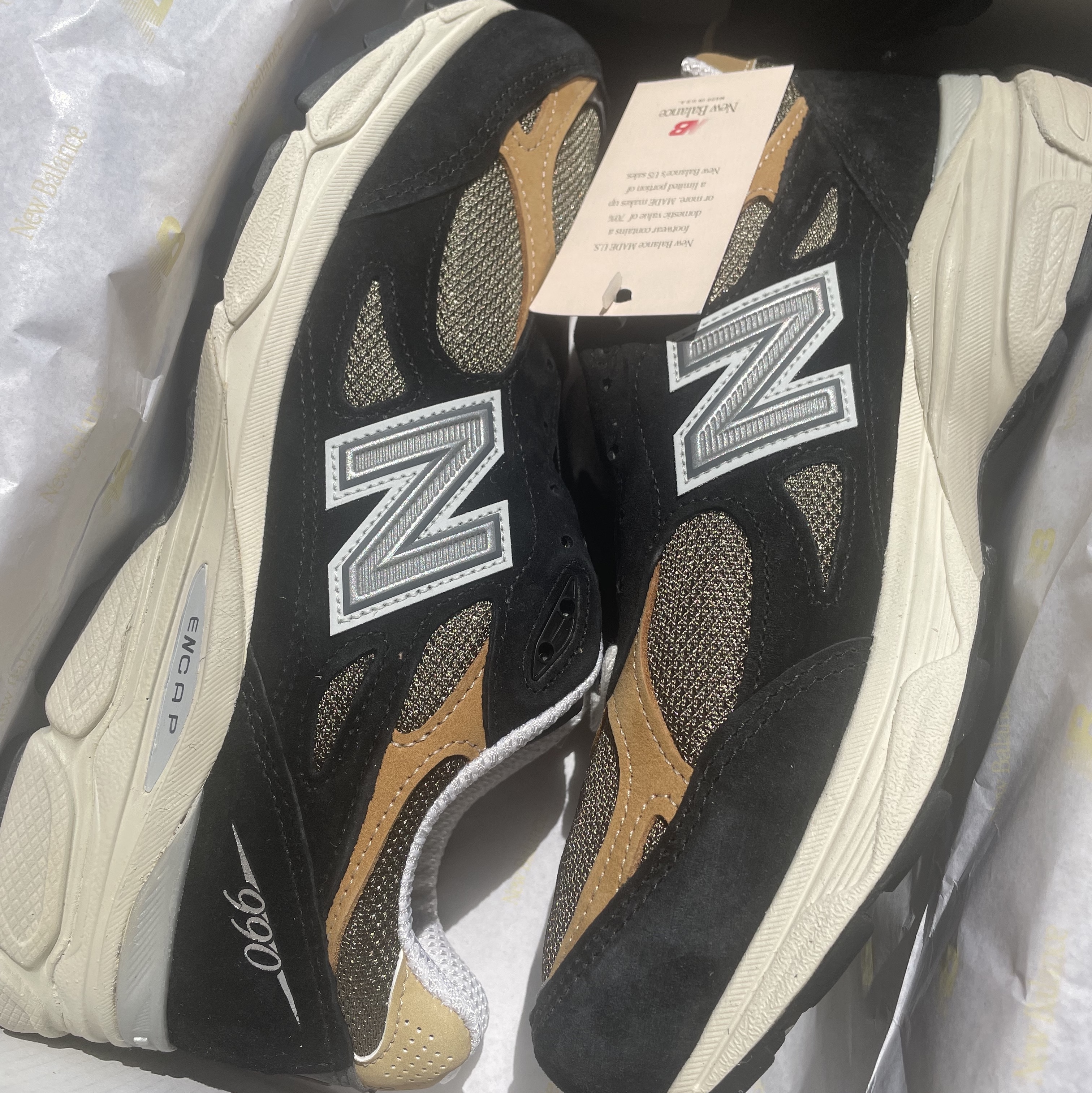 New Balance 990v3 Made in USA Black Tan 착용 스타일