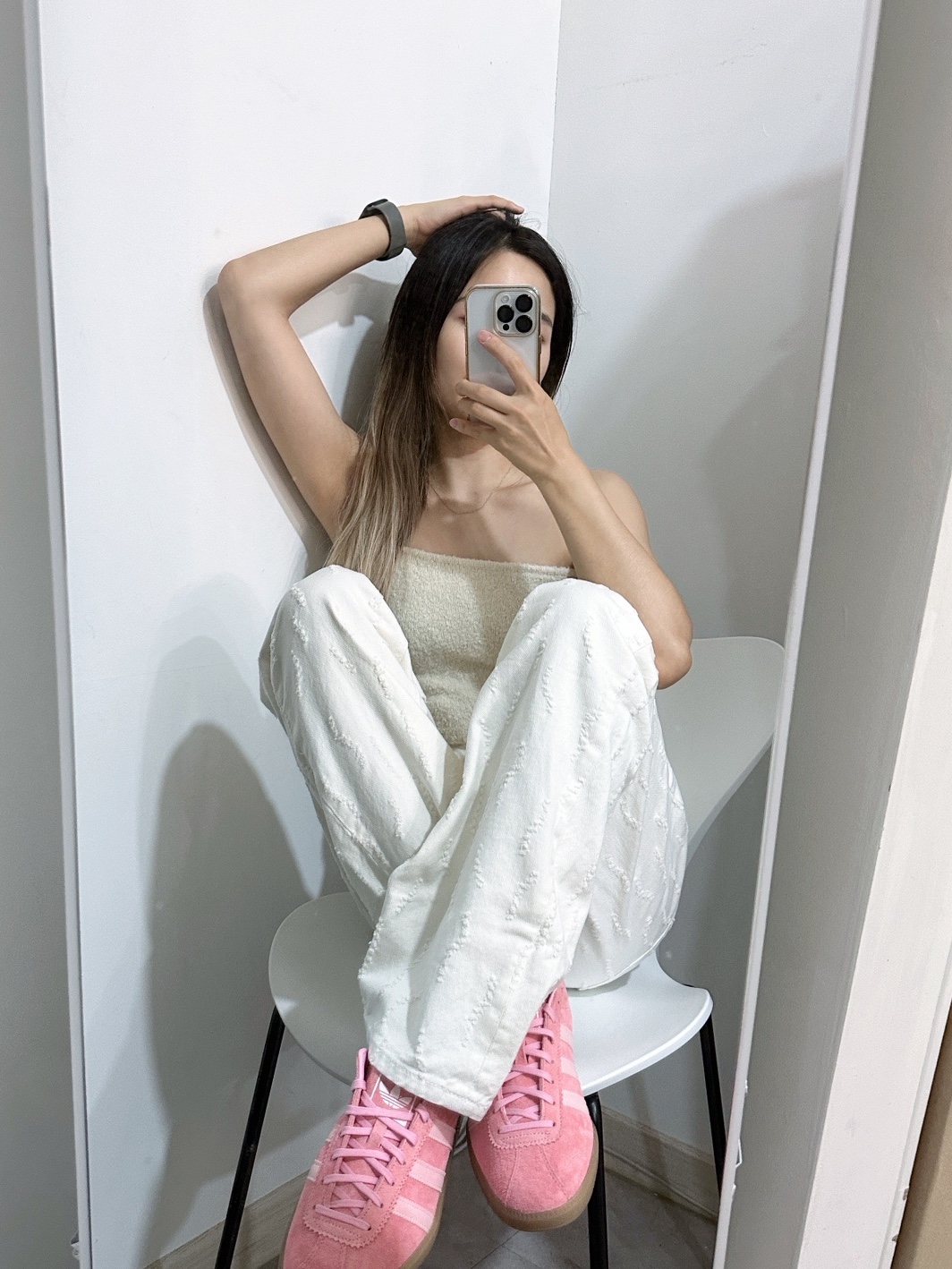 Adidas Bermuda Glow Pink 착용 스타일