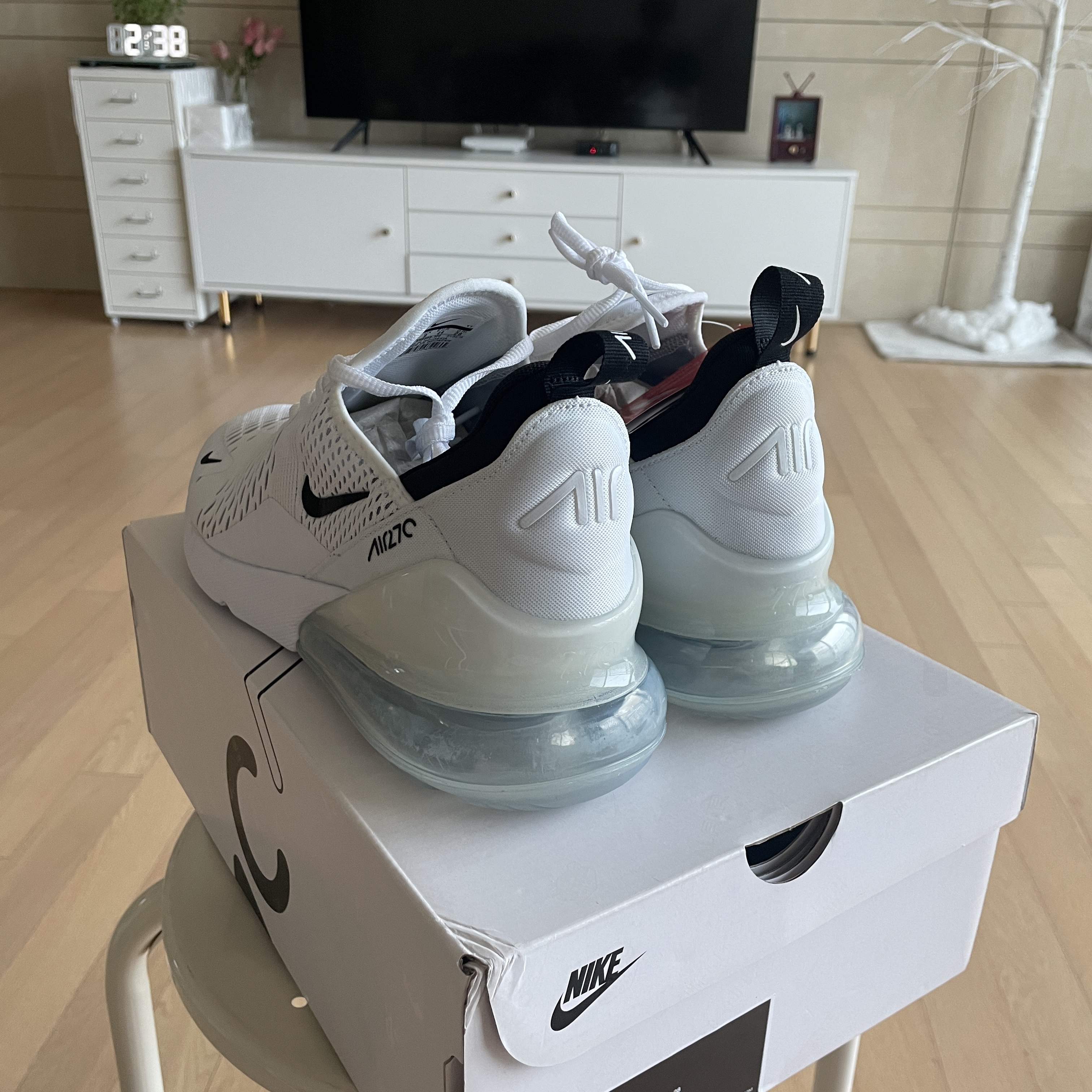 Nike Air Max 270 White Black 착용 스타일 - 2