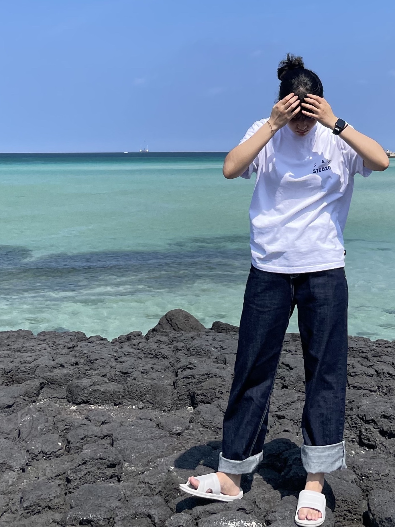 IAB Studio T-Shirt White 착용 스타일 - 1