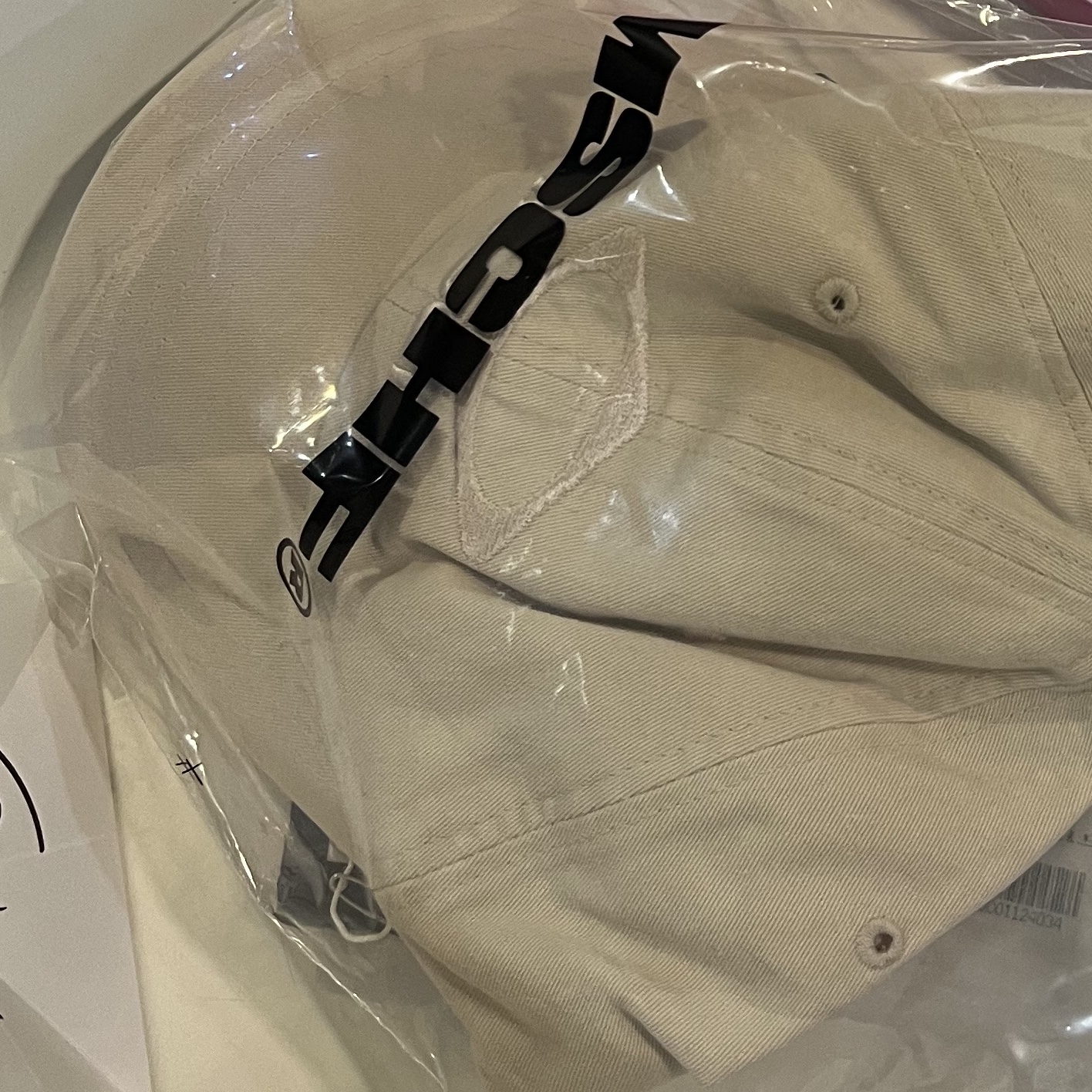 (W) Mischief Rhombus Basic Ball Cap Black 착용 스타일