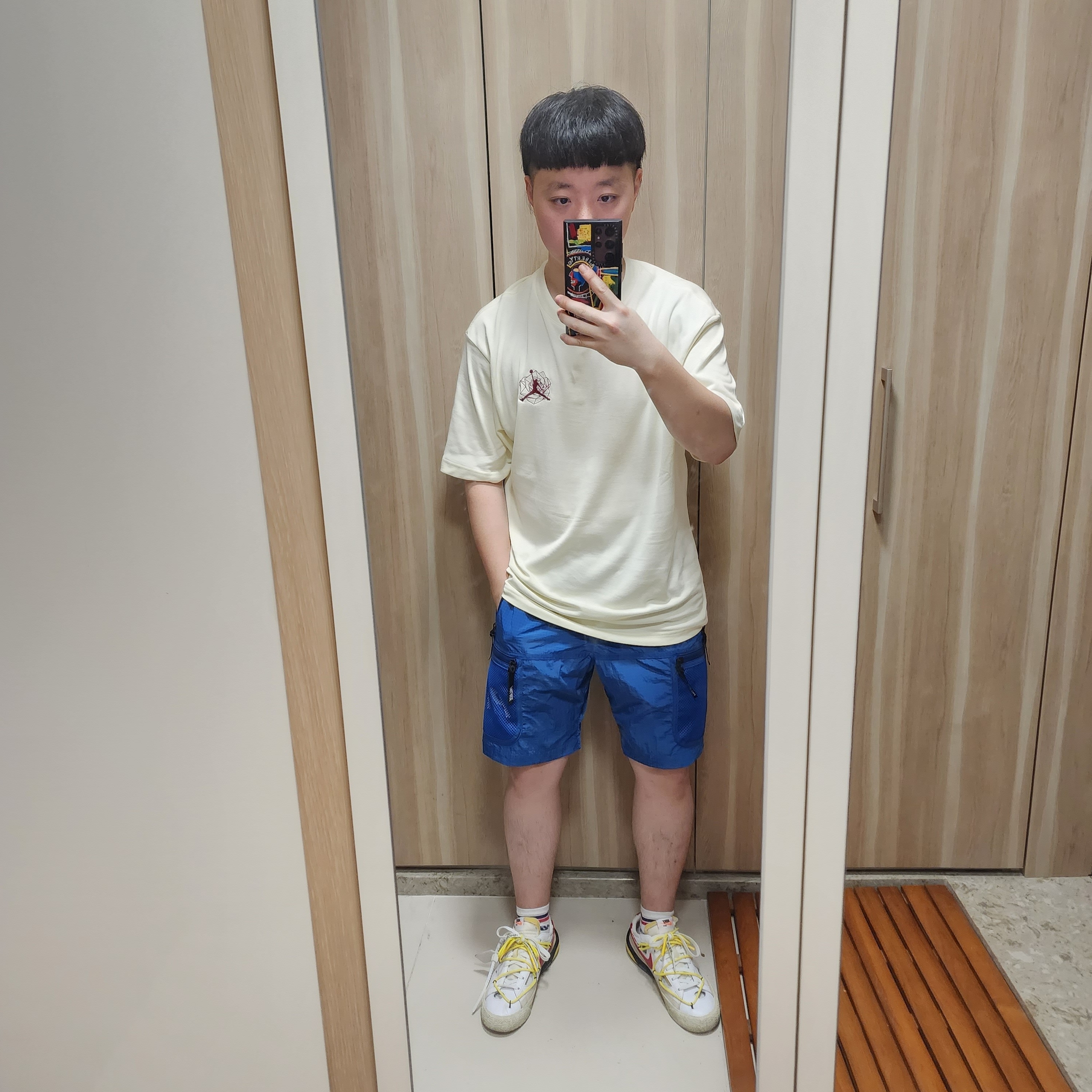 (W) Jordan x Teyana Taylor Vintage T-Shirt Coconut Milk - Asia, Palace Mesh Pocket Shell Shorts Blue - 21SS 착용 스타일 - 1